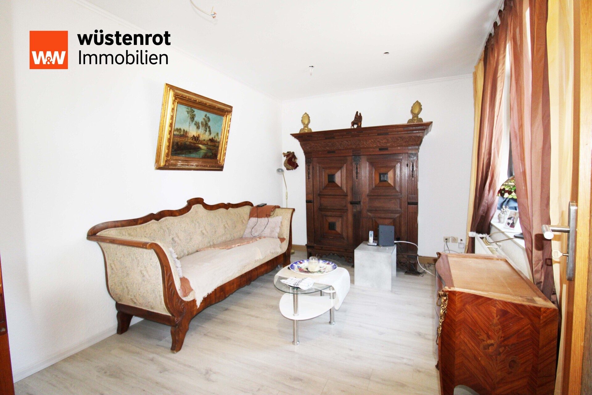 Immobilienangebot - Leer (Ostfriesland) - Alle - MFH mit 6 WE und einer Gewerbeeinheit, ca.555 m² Wohn- u. Gewerbefläche auf ca. 500 m² Grundstück.