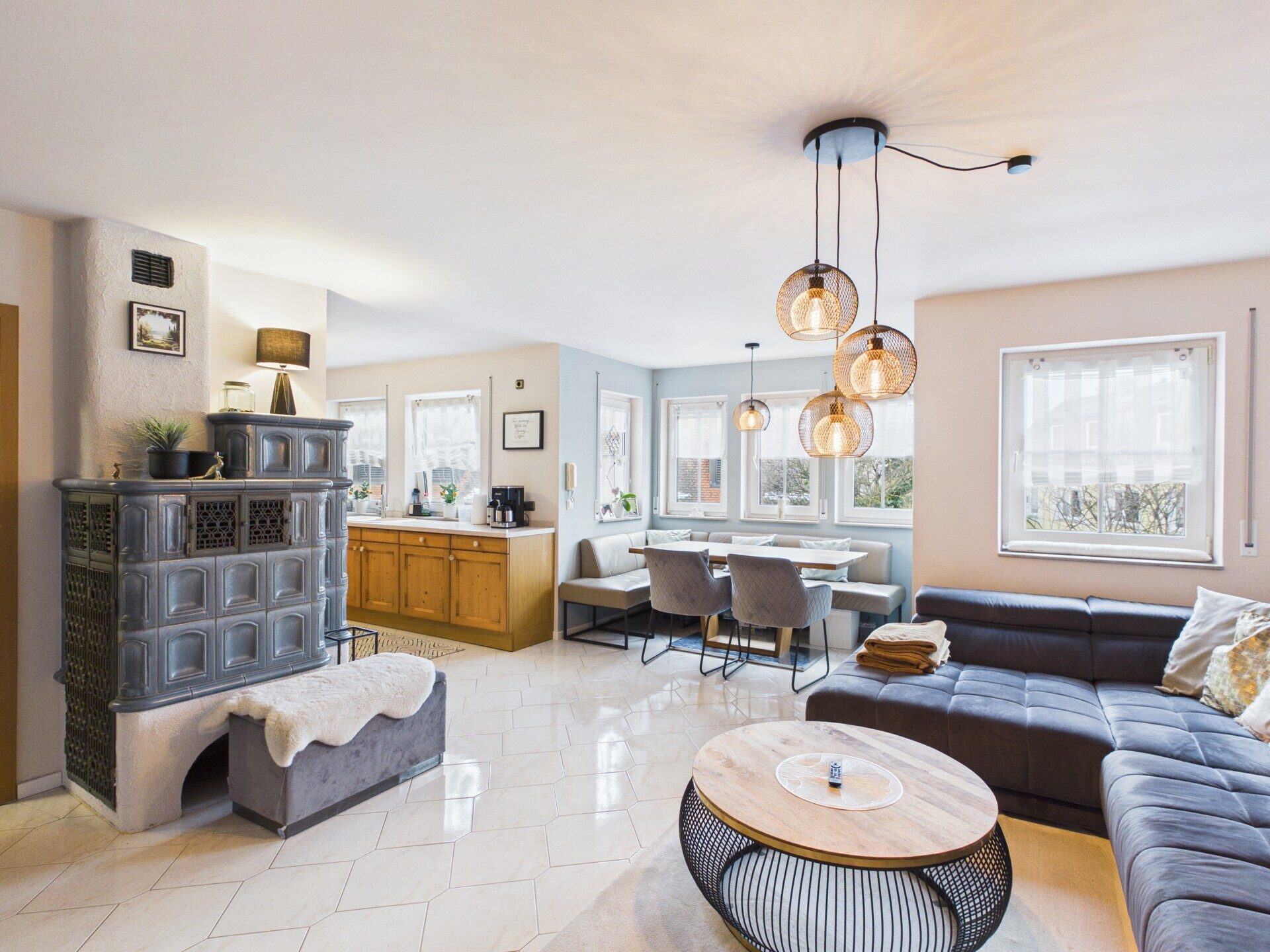 Immobilienangebot - Würzburg - Alle - Modernes Wohnen in Würzburg 
mit 4 attraktiven Einheiten
und zusätzlichen Stellplätzen im Hof