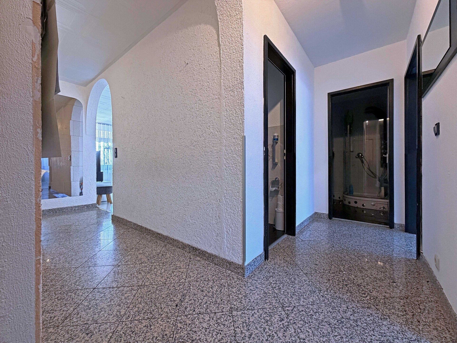Immobilienangebot - Villingen-Schwenningen - Alle - Sorry...leider reserviert. 3 große Zimmer auf
88 m². Überdachter Mega-Balkon. Eigene
Tiefgarage.