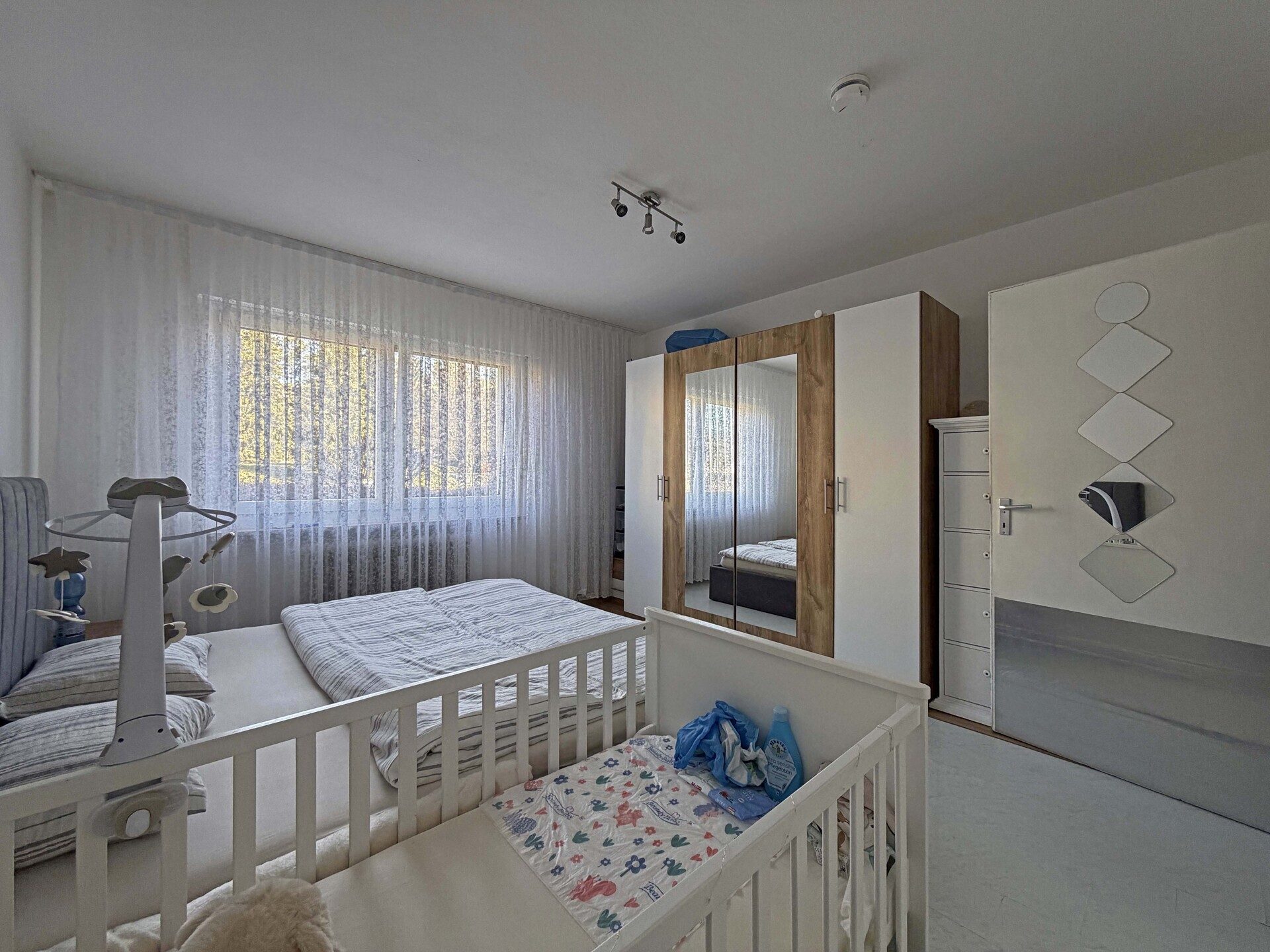 Immobilienangebot - Villingen-Schwenningen - Alle - Sorry...leider reserviert. 3 große Zimmer auf
88 m². Überdachter Mega-Balkon. Eigene
Tiefgarage.