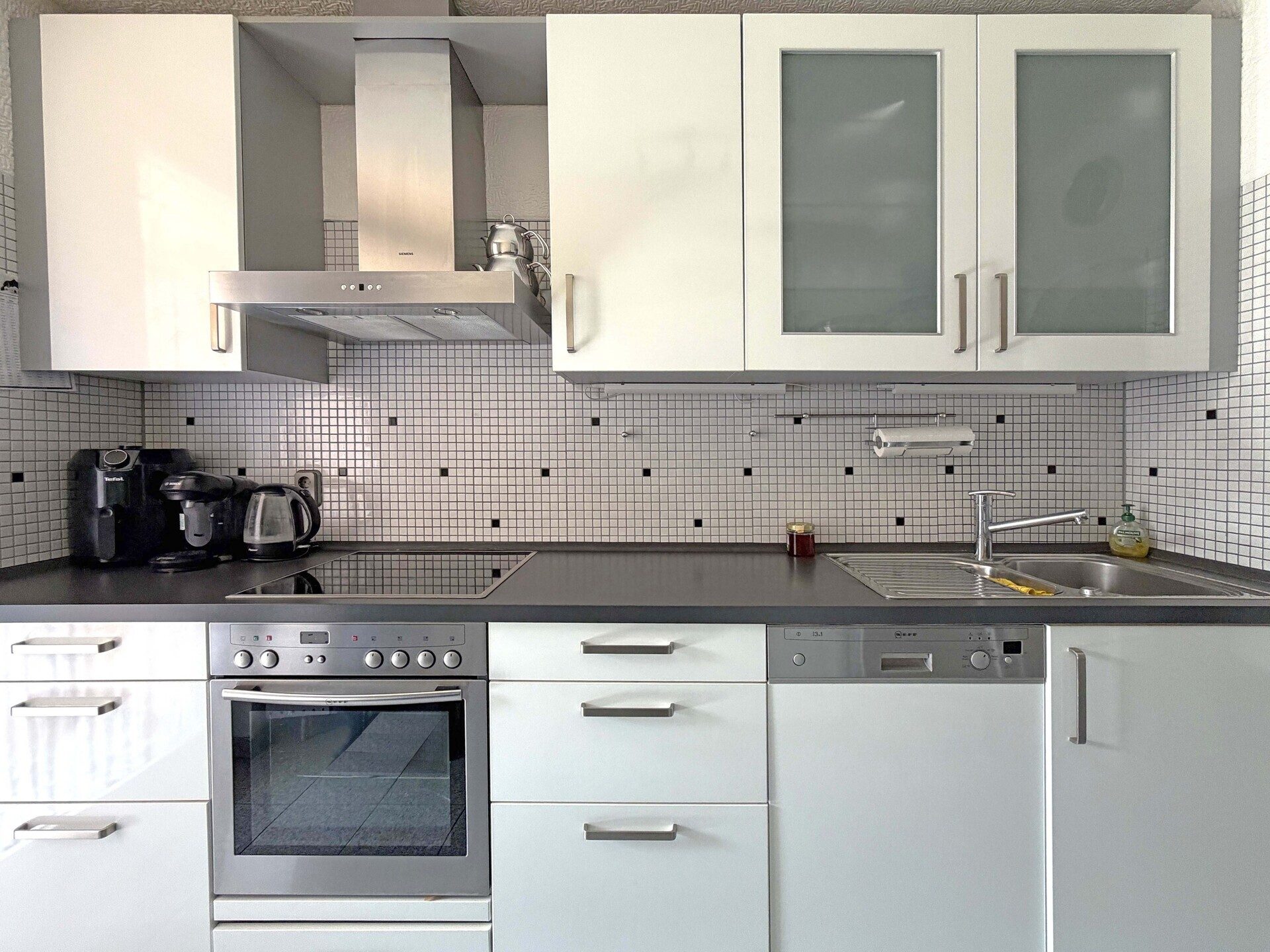 Immobilienangebot - Villingen-Schwenningen - Alle - Sorry...leider reserviert. 3 große Zimmer auf
88 m². Überdachter Mega-Balkon. Eigene
Tiefgarage.