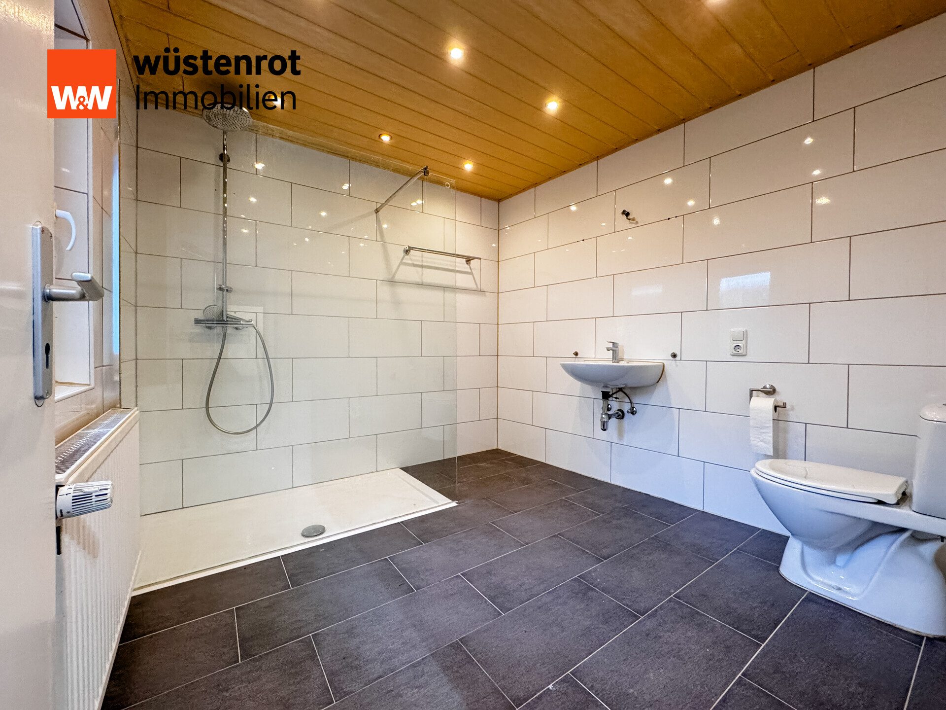 Immobilienangebot - Düren - Alle - Attraktives Einfamilienhaus in Reihenendlage mit Garten, Garage und Ausbaupotenzial im Dachgeschoss