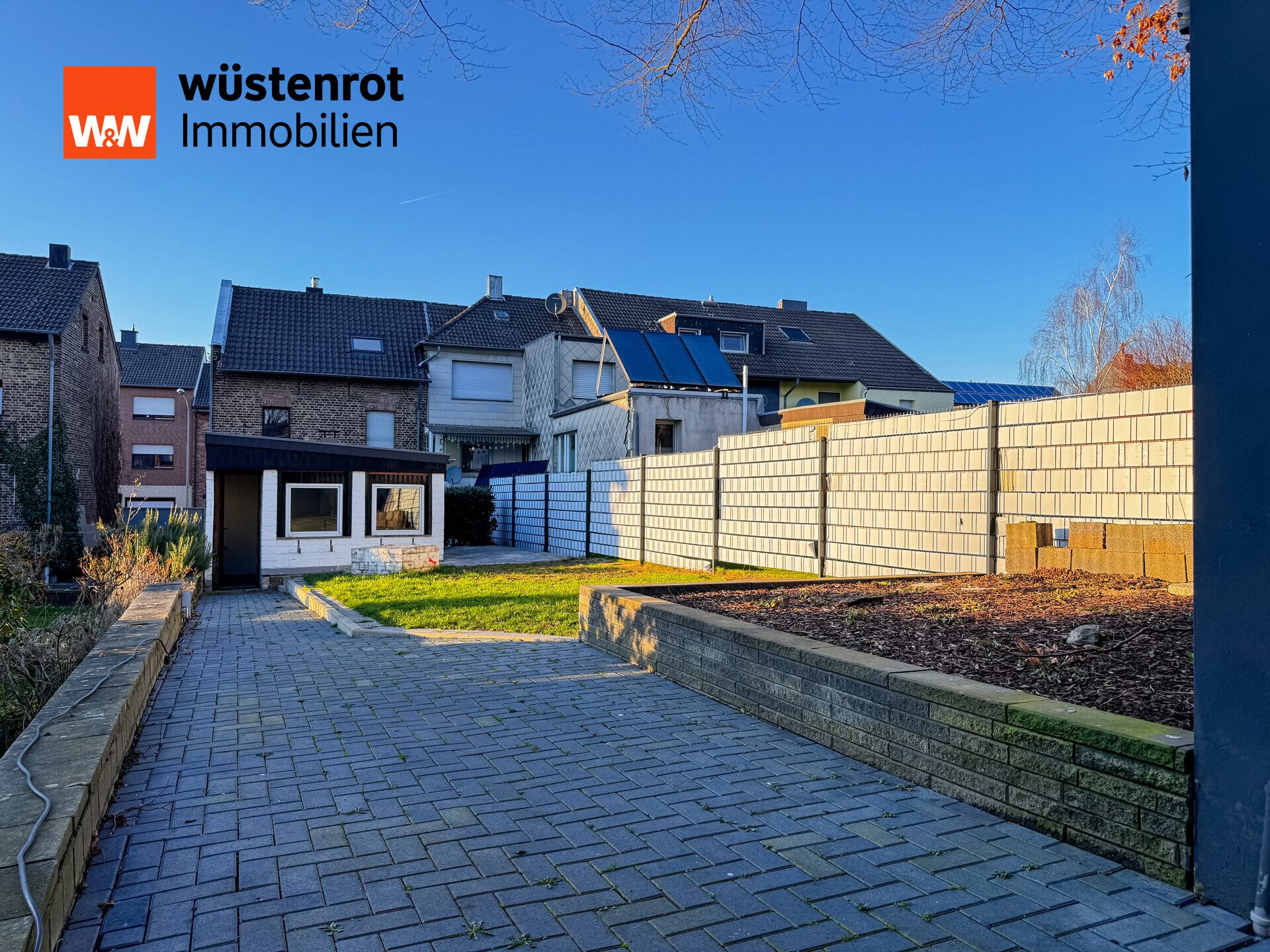 Immobilienangebot - Düren - Alle - Attraktives Einfamilienhaus in Reihenendlage mit Garten, Garage und Ausbaupotenzial im Dachgeschoss
