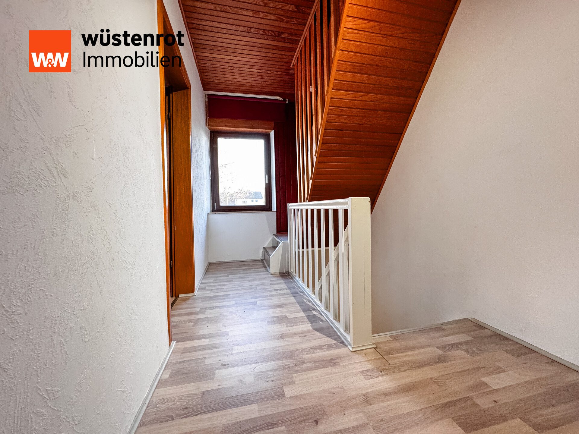 Immobilienangebot - Düren - Alle - Attraktives Einfamilienhaus in Reihenendlage mit Garten, Garage und Ausbaupotenzial im Dachgeschoss