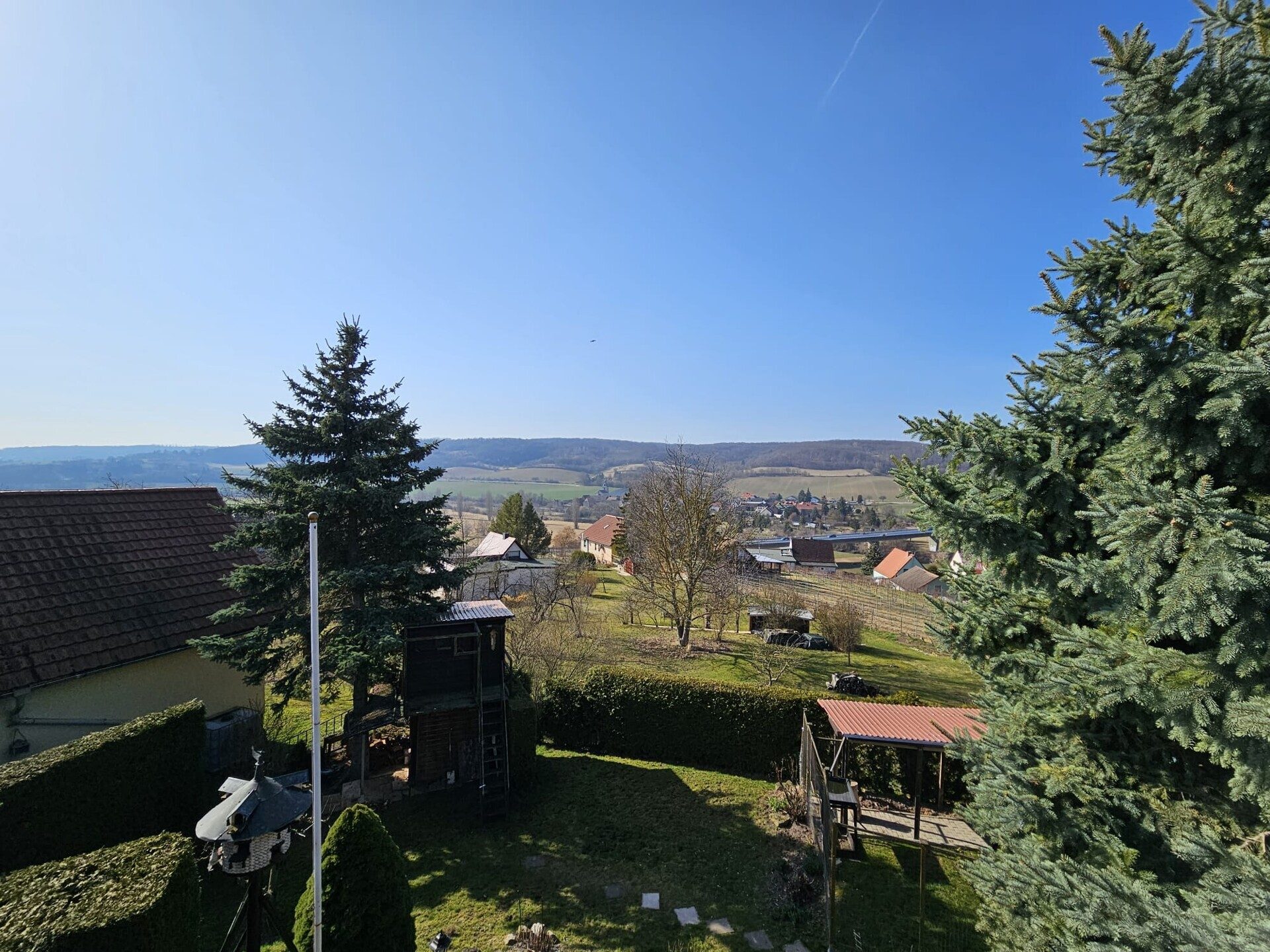 Immobilienangebot - Freyburg - Alle - Traumkulisse!!! Atemberaubend gemütlich! Blockbohlenhaus in den Weinbergen von Freyburg zu verkaufen