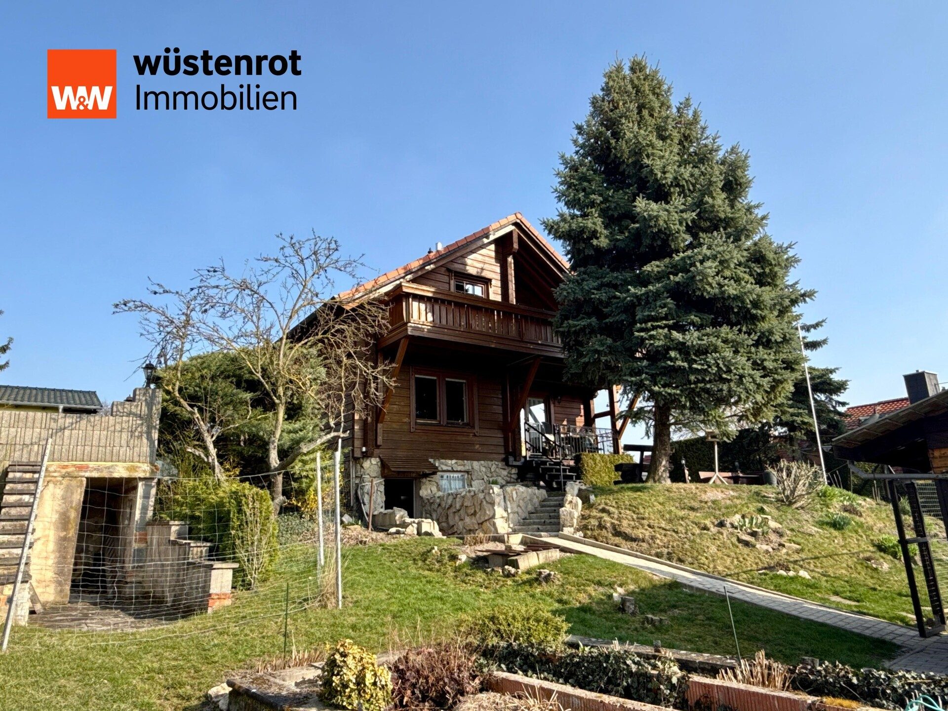 Immobilienangebot - Freyburg - Alle - Traumkulisse!!! Atemberaubend gemütlich! Blockbohlenhaus in den Weinbergen von Freyburg zu verkaufen