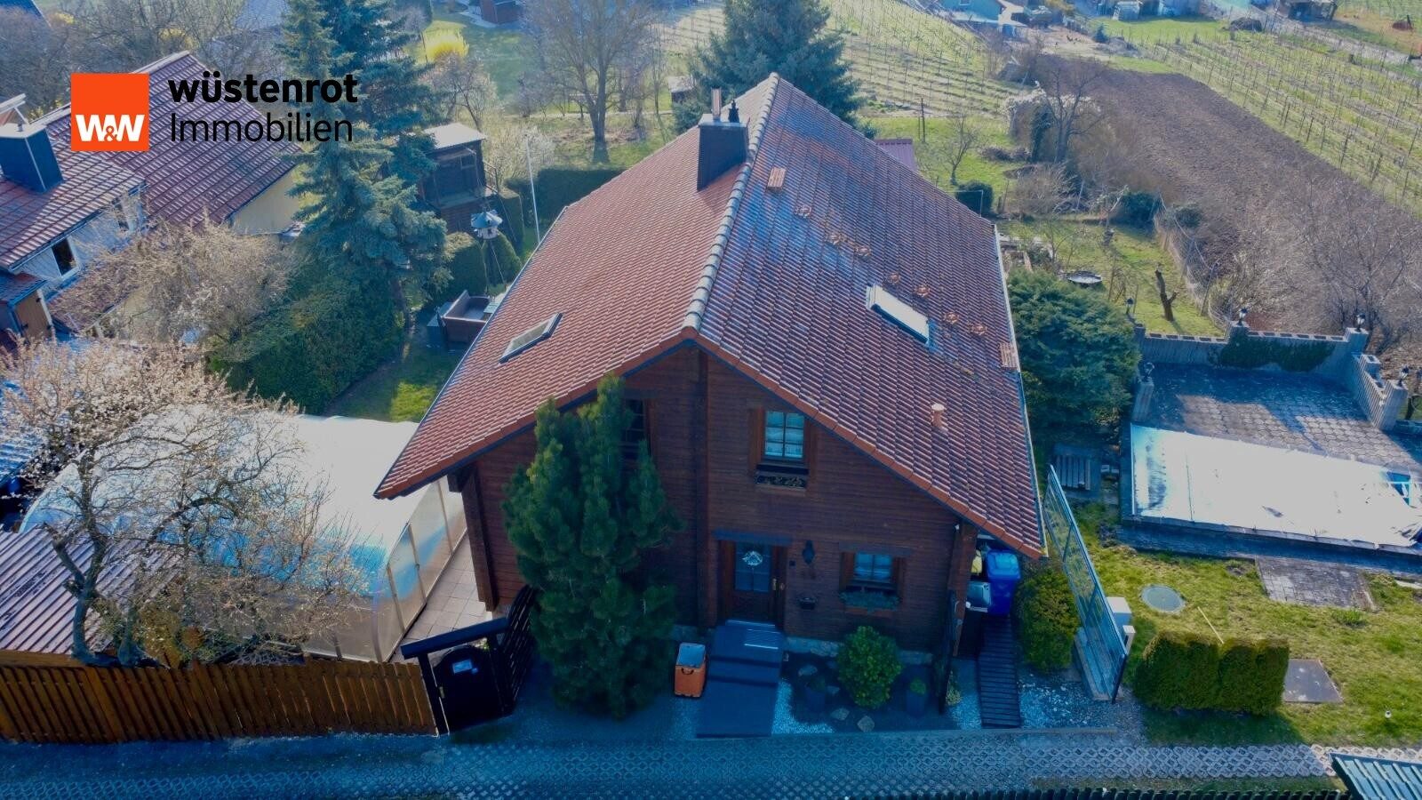 Immobilienangebot - Freyburg - Alle - Traumkulisse!!! Atemberaubend gemütlich! Blockbohlenhaus in den Weinbergen von Freyburg zu verkaufen