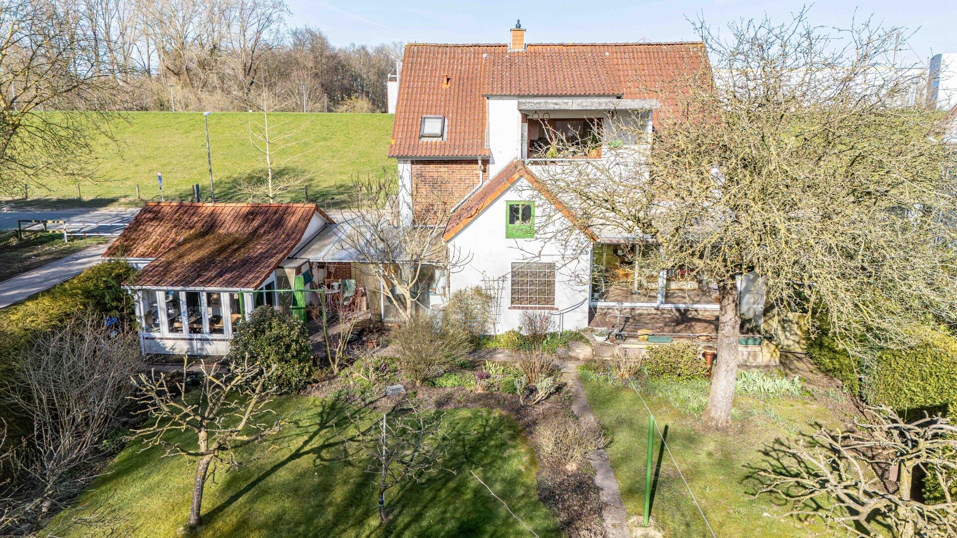 Immobilienangebot - Lemwerder - Alle - Flexibles Mehrgenerationenhaus mit weitläufigem Garten und Garage