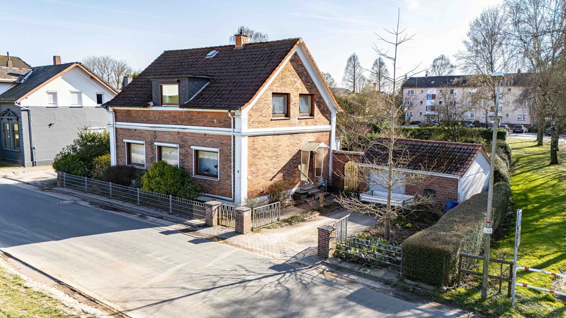 Immobilienangebot - Lemwerder - Alle - Flexibles Mehrgenerationenhaus mit weitläufigem Garten und Garage