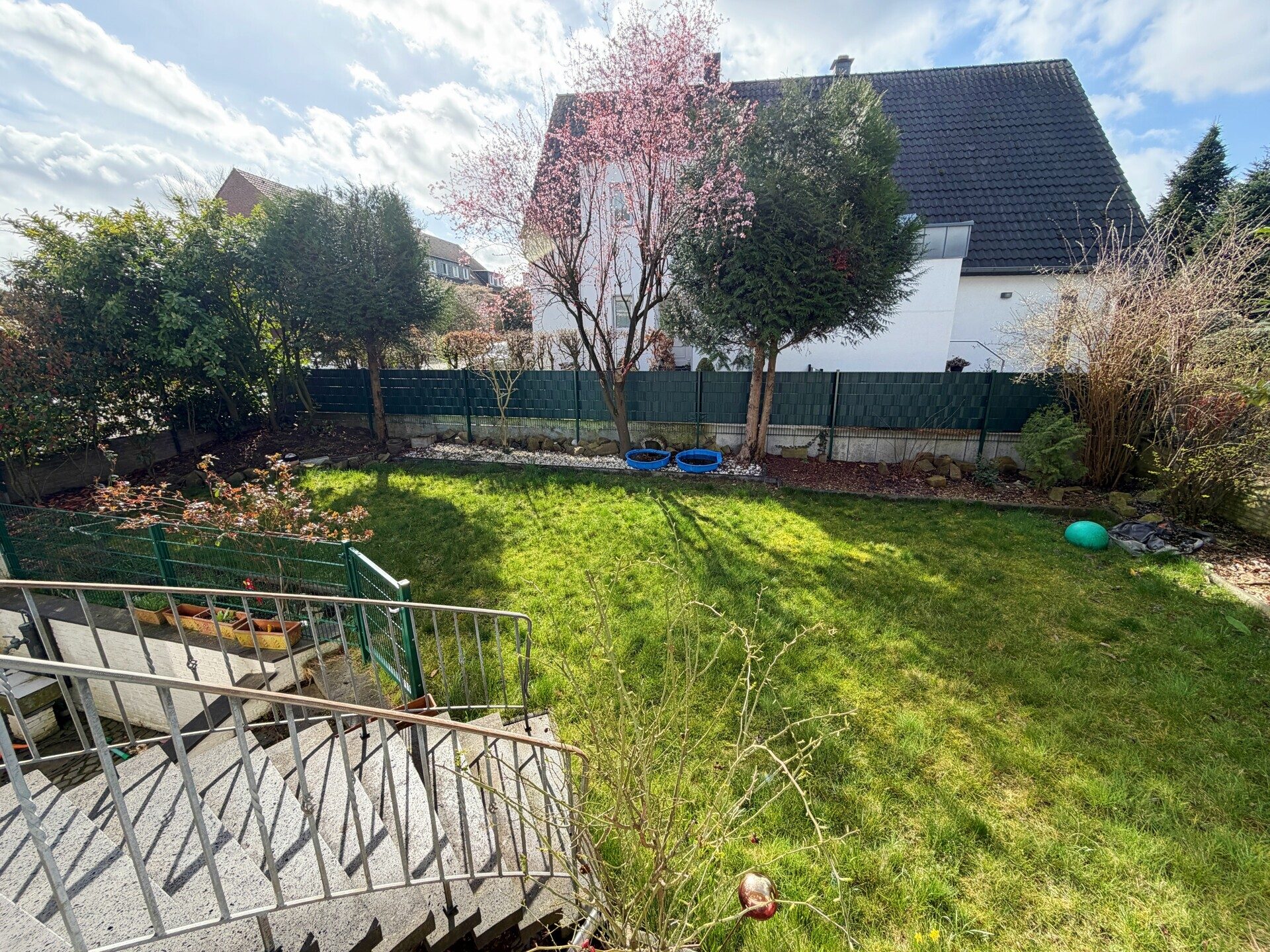 Immobilienangebot - Meerbusch - Alle - Großzügiges Einfamilienhaus mit Kamin, Einbauküche, Sauna in gefragter Lage