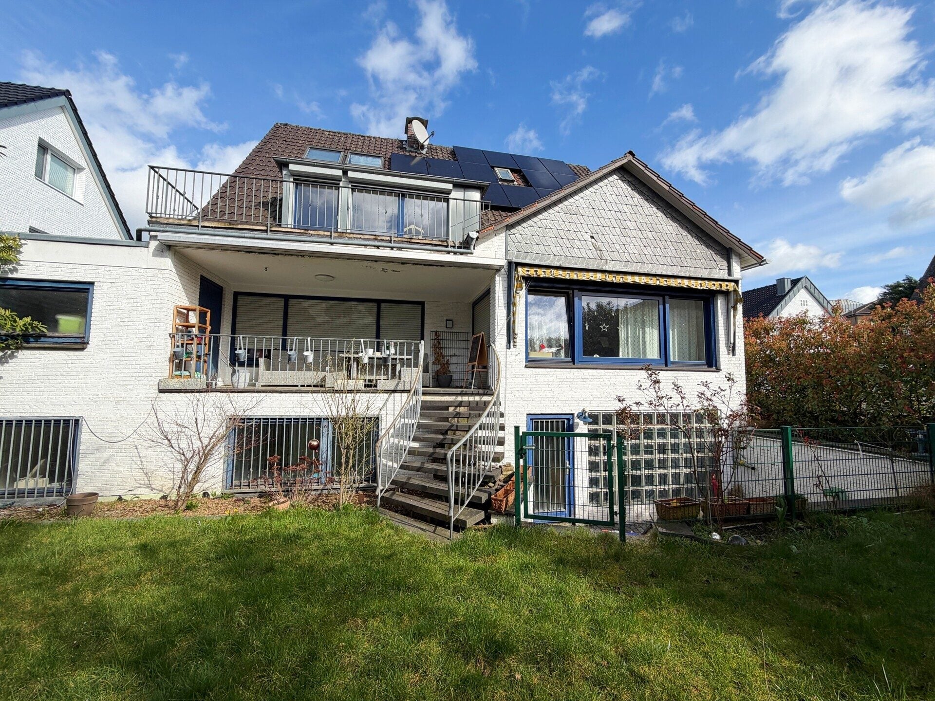 Immobilienangebot - Meerbusch - Alle - Großzügiges Einfamilienhaus mit Kamin, Einbauküche, Sauna in gefragter Lage