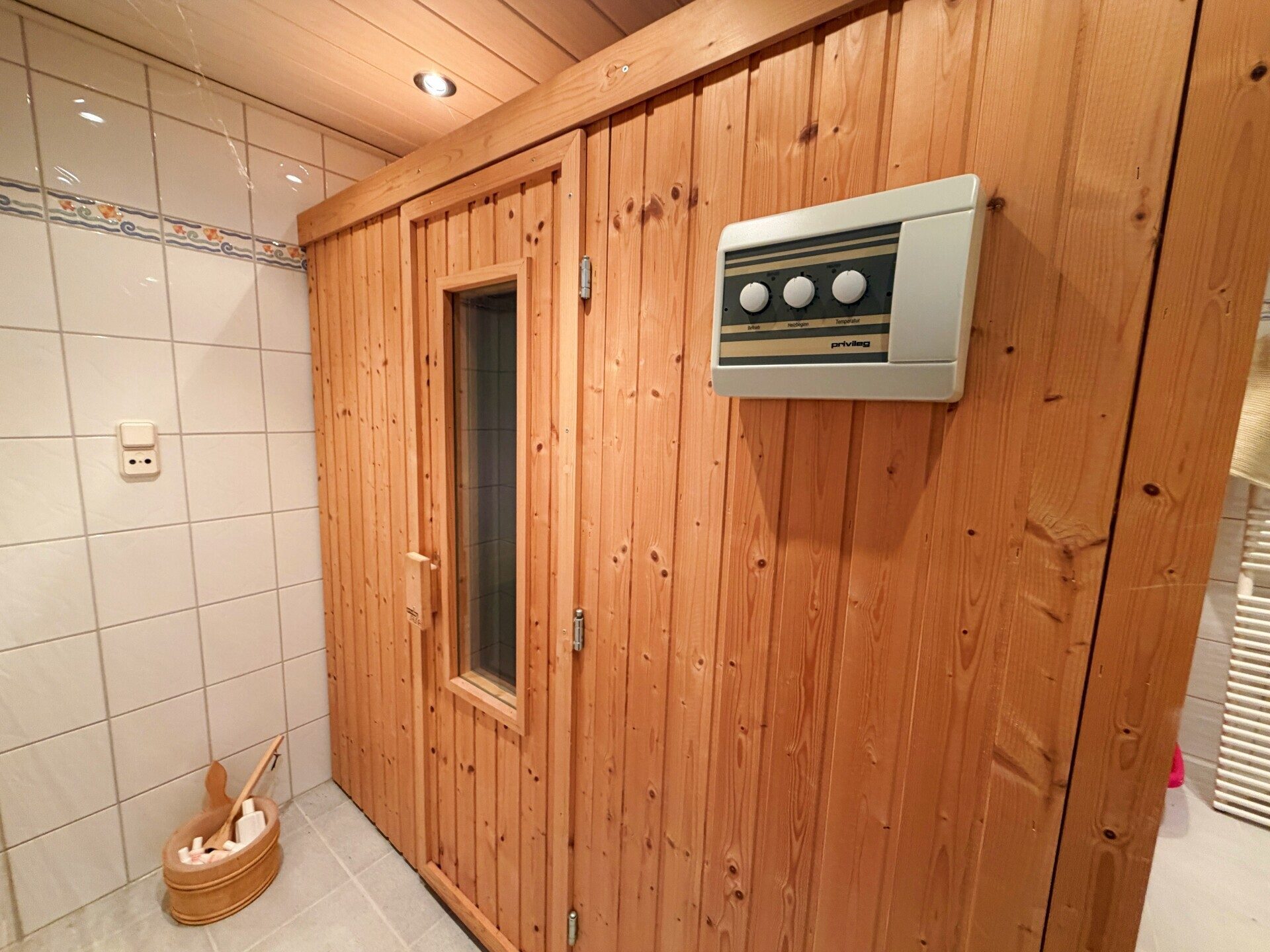 Immobilienangebot - Meerbusch - Alle - Großzügiges Einfamilienhaus mit Kamin, Einbauküche, Sauna in gefragter Lage