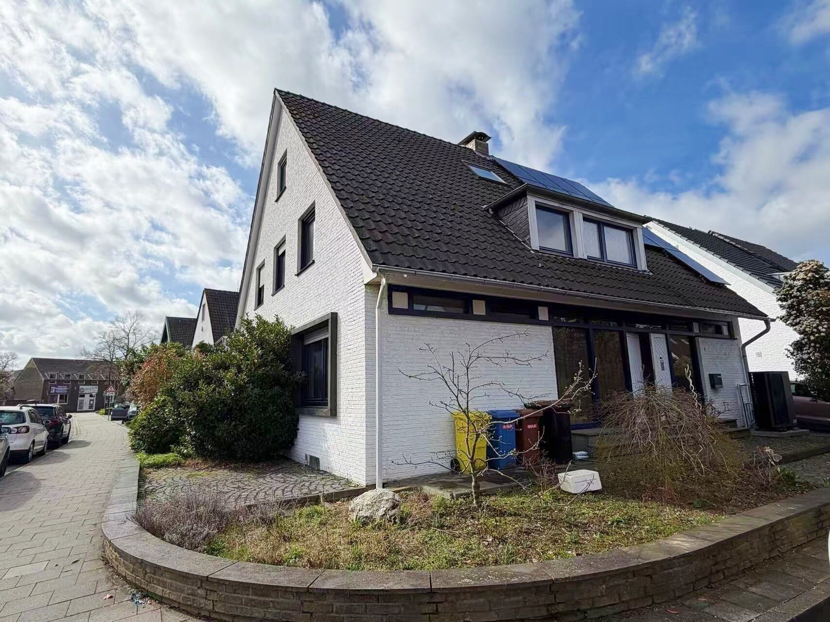 Immobilienangebot - Meerbusch - Alle - Großzügiges Einfamilienhaus mit Kamin, Einbauküche, Sauna in gefragter Lage