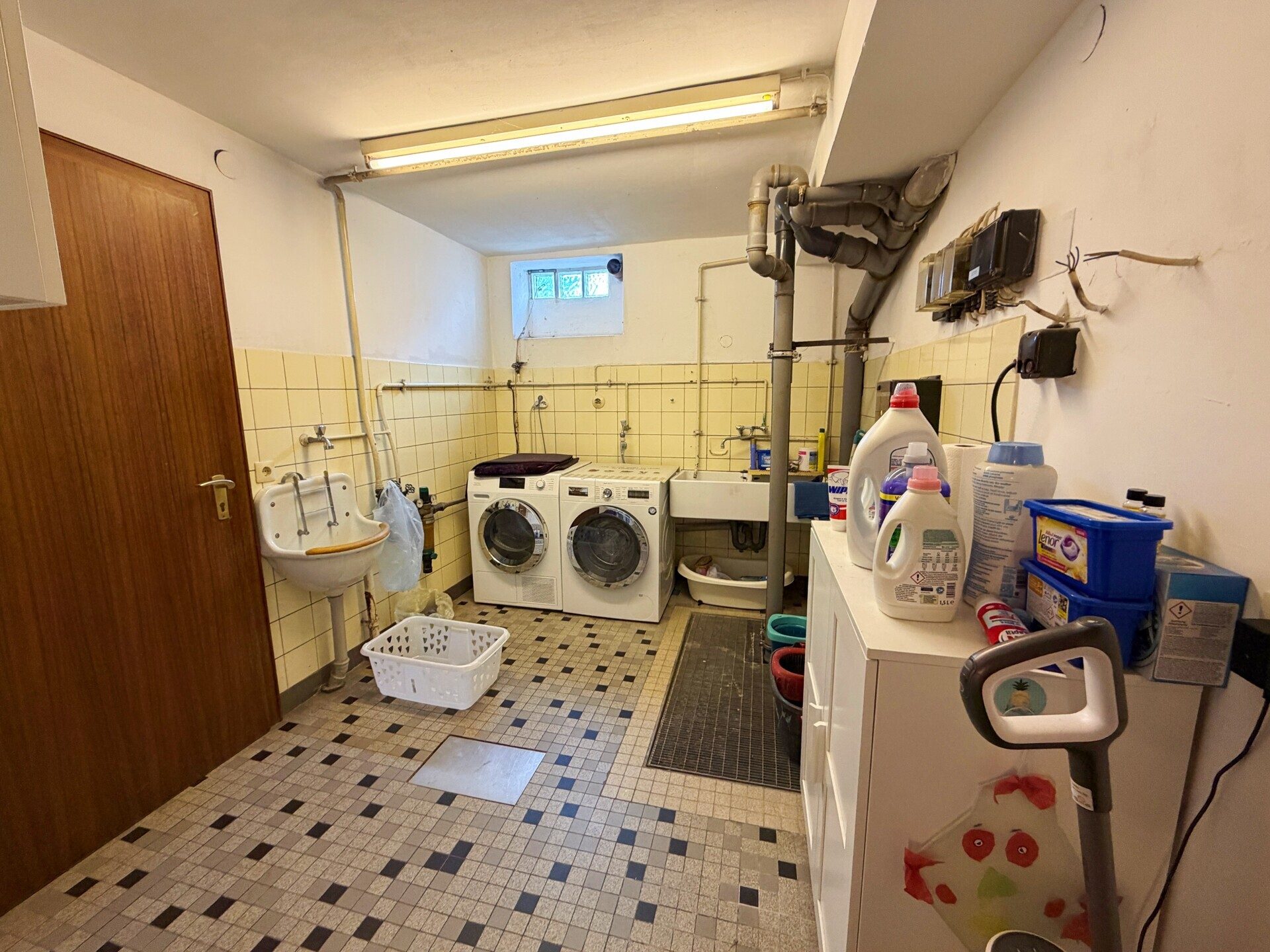 Immobilienangebot - Meerbusch - Alle - Großzügiges Einfamilienhaus mit Kamin, Einbauküche, Sauna in gefragter Lage