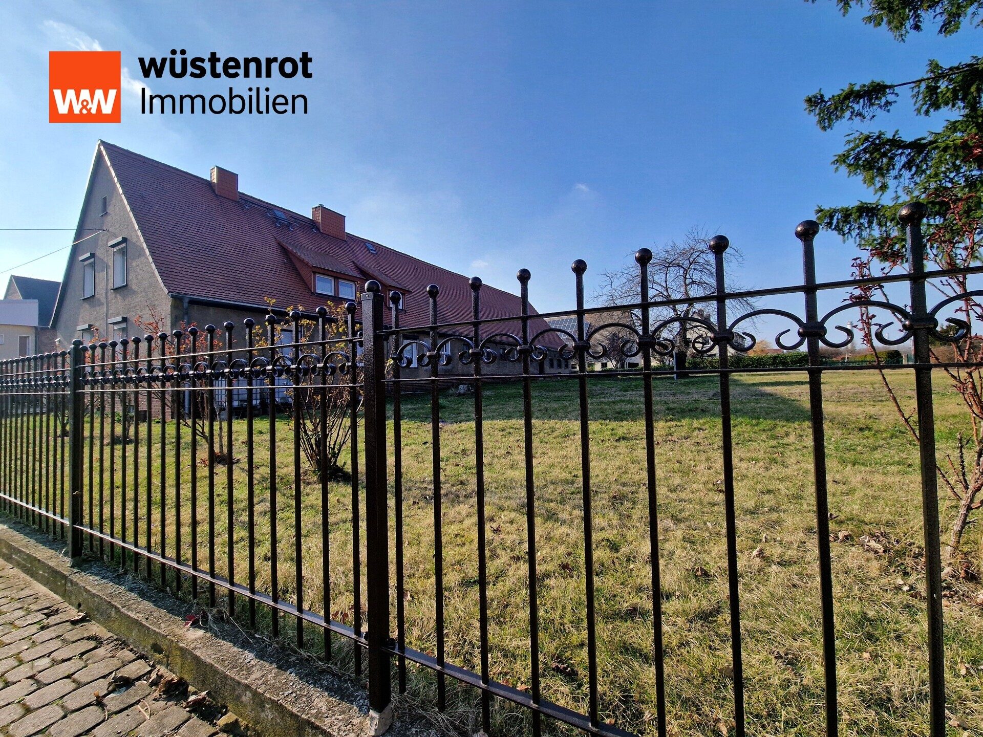 Immobilienangebot - Leuna/ Spergau - Alle - Spergau- Platz für Pferde und Tierhaltung im Bauernhof mit großem Garten