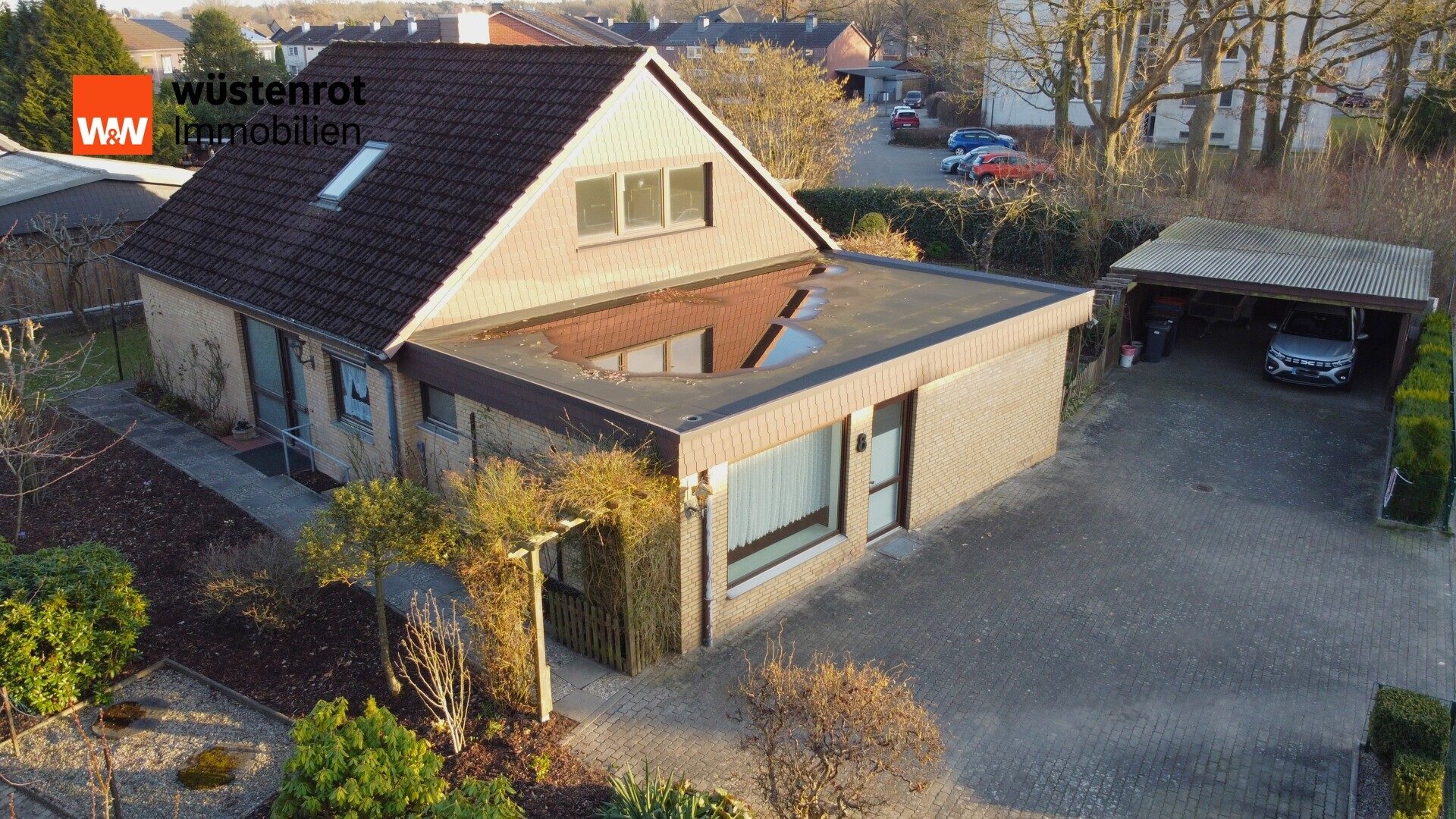 Immobilienangebot - Wahlstedt - Alle - Sehr gepflegtes und großzügiges Ein- / Zweifamilienhaus (175 qm) auf toll angelegtem Grundstück in Wahlstedt