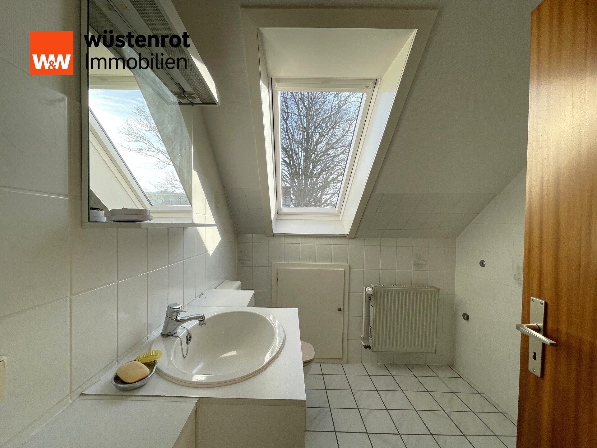 Immobilienangebot - Wahlstedt - Alle - Sehr gepflegtes und großzügiges Ein- / Zweifamilienhaus (175 qm) auf toll angelegtem Grundstück in Wahlstedt