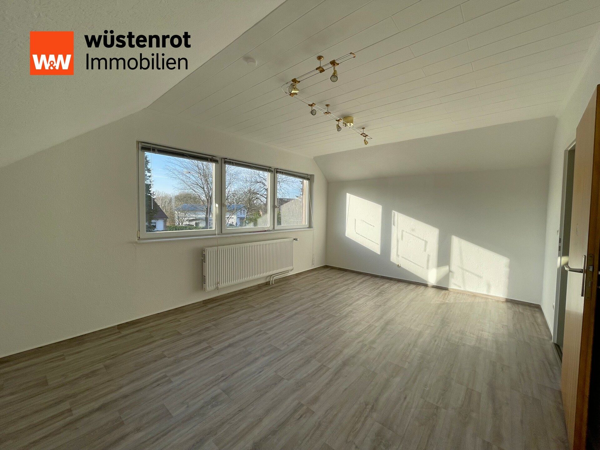 Immobilienangebot - Wahlstedt - Alle - Sehr gepflegtes und großzügiges Ein- / Zweifamilienhaus (175 qm) auf toll angelegtem Grundstück in Wahlstedt