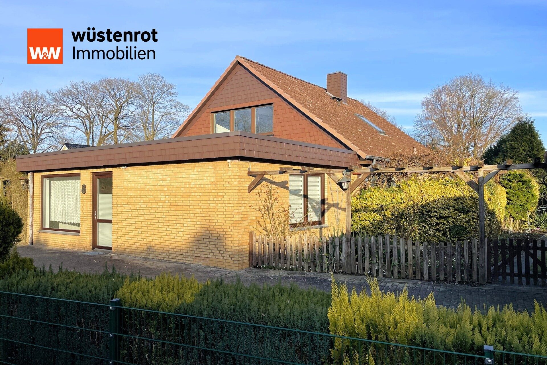Immobilienangebot - Wahlstedt - Alle - Sehr gepflegtes und großzügiges Ein- / Zweifamilienhaus (175 qm) auf toll angelegtem Grundstück in Wahlstedt