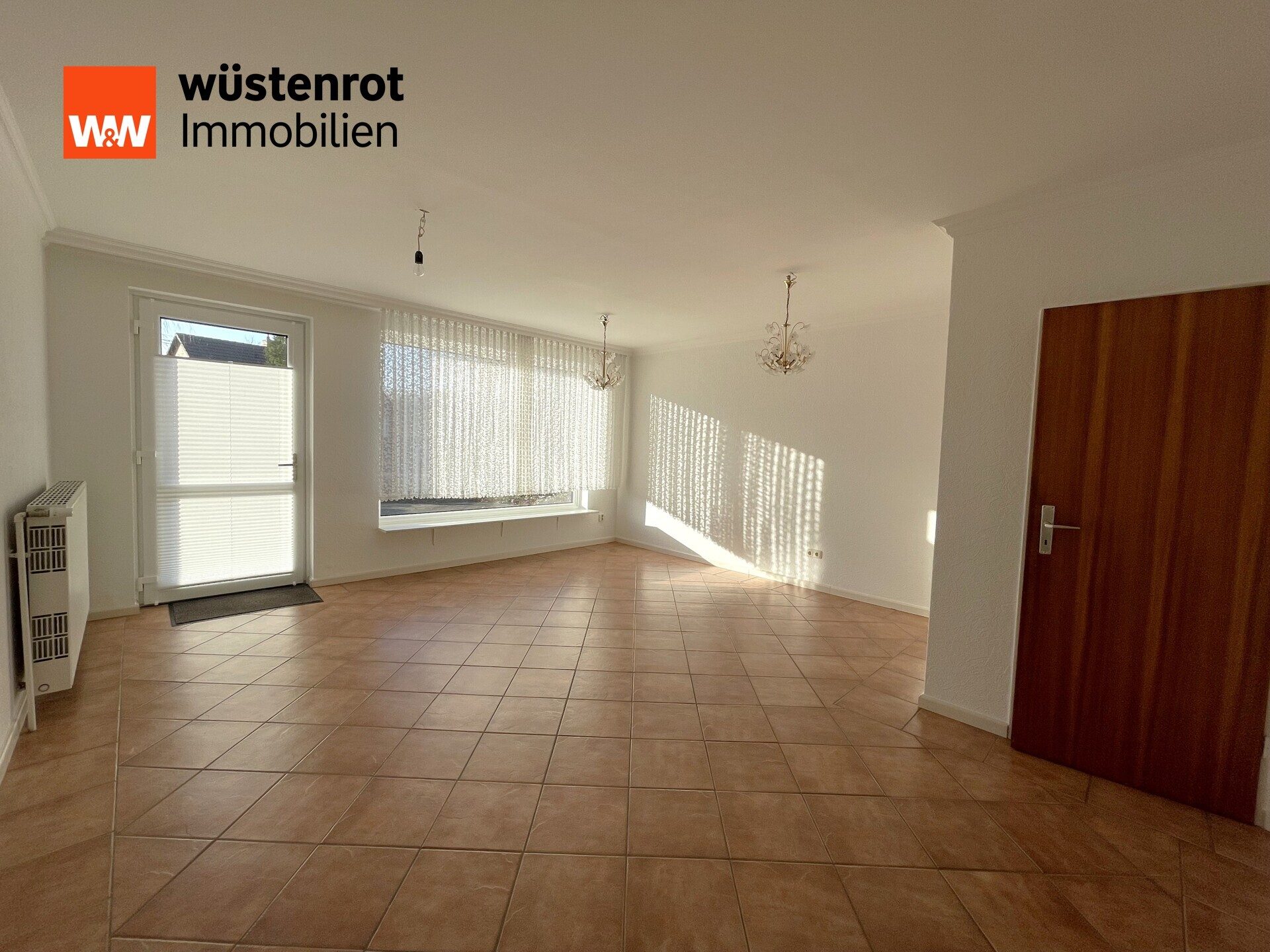 Immobilienangebot - Wahlstedt - Alle - Sehr gepflegtes und großzügiges Ein- / Zweifamilienhaus (175 qm) auf toll angelegtem Grundstück in Wahlstedt