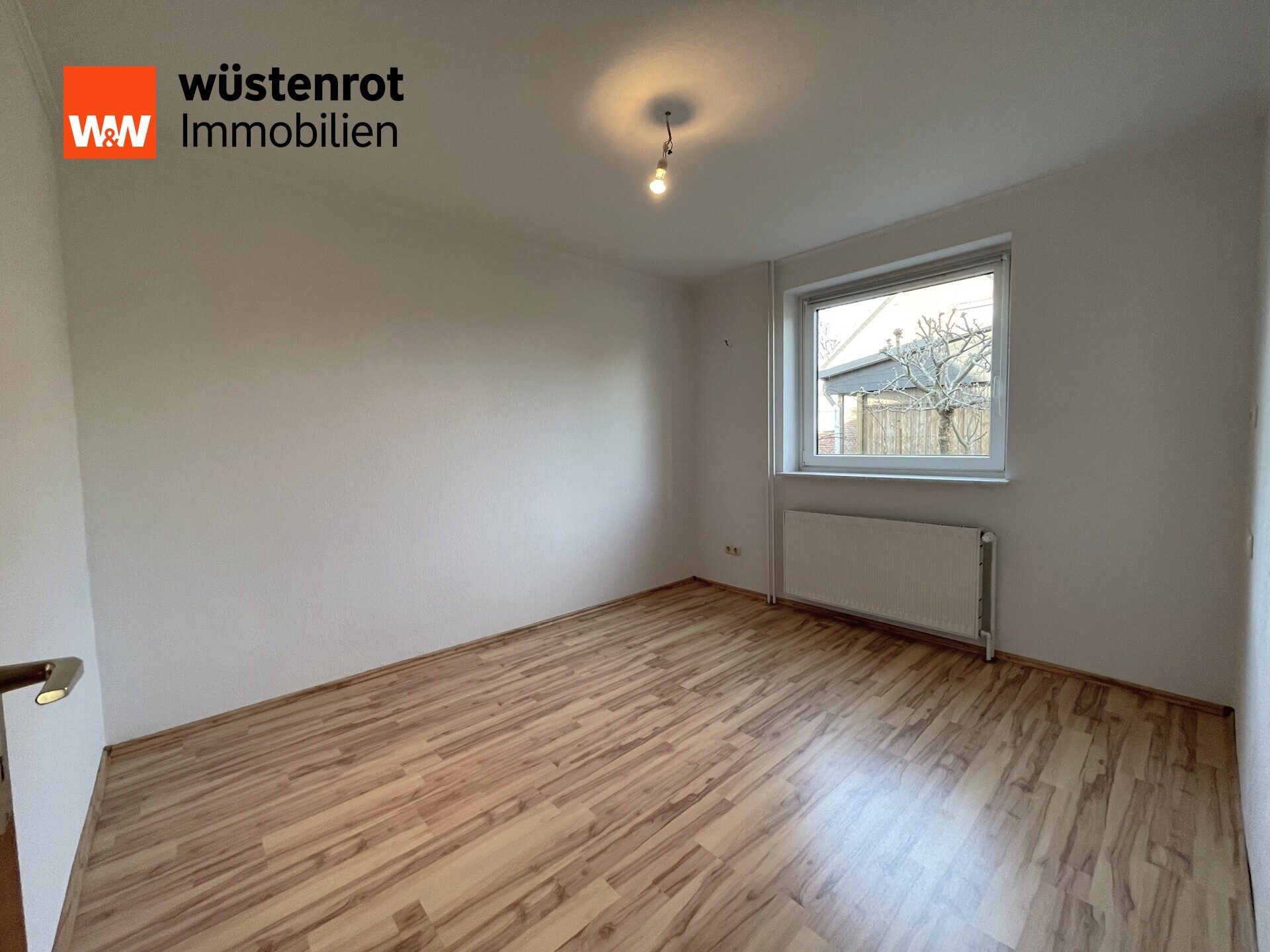 Immobilienangebot - Wahlstedt - Alle - Sehr gepflegtes und großzügiges Ein- / Zweifamilienhaus (175 qm) auf toll angelegtem Grundstück in Wahlstedt