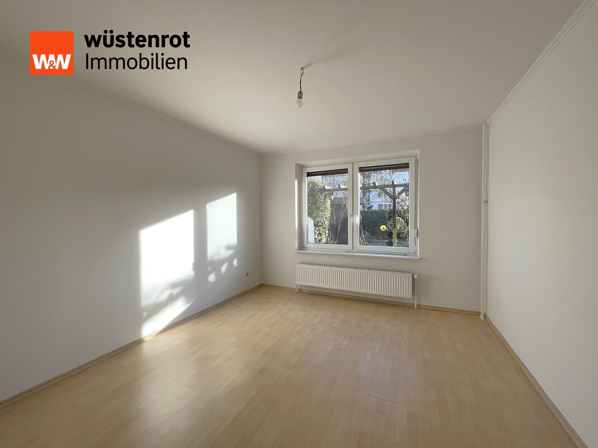 Immobilienangebot - Wahlstedt - Alle - Sehr gepflegtes und großzügiges Ein- / Zweifamilienhaus (175 qm) auf toll angelegtem Grundstück in Wahlstedt