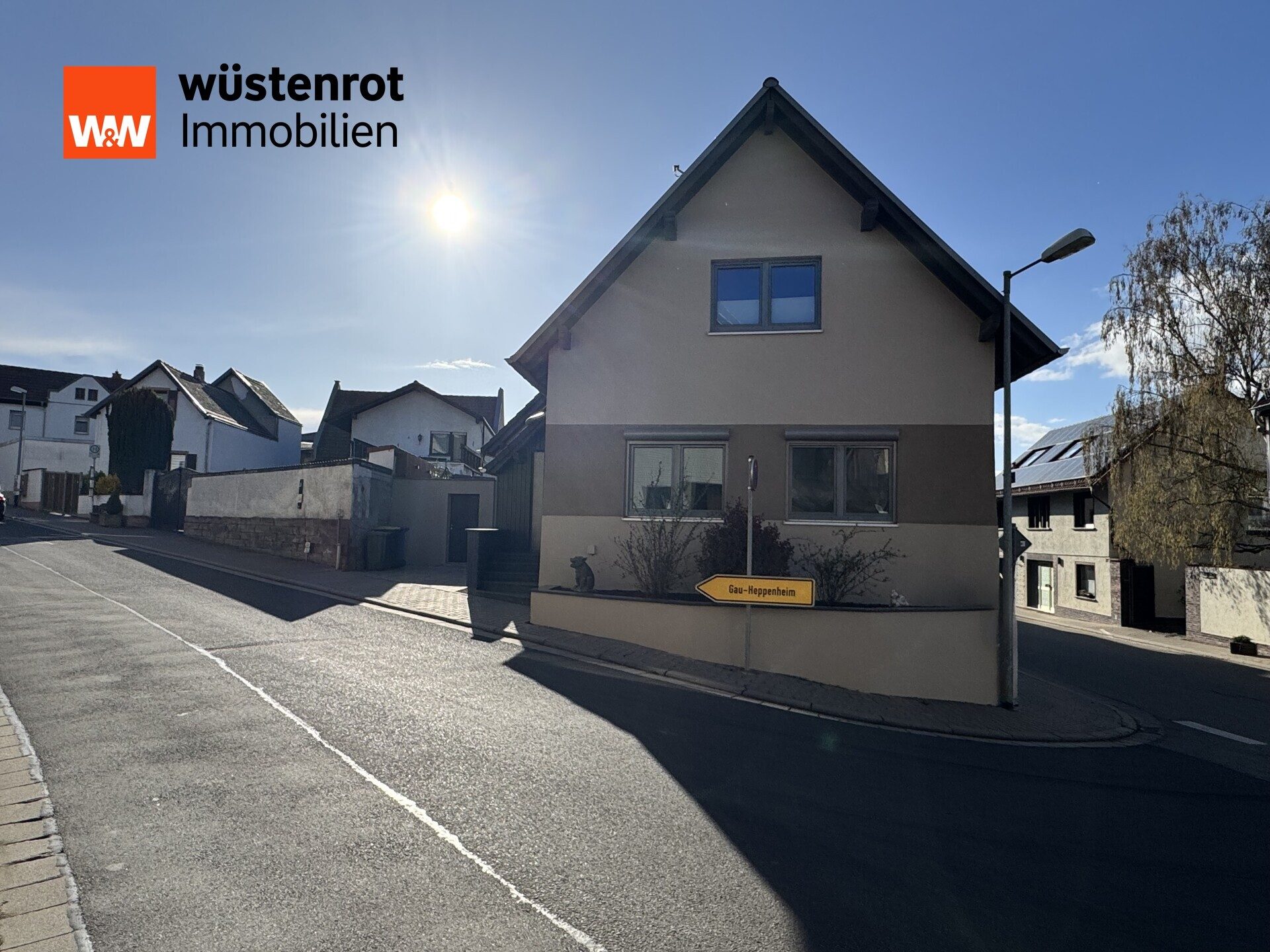 Immobilienangebot - Framersheim - Alle - +++FRAMERSHEIM: KELLERSTR.: KOMPLETT MODERNISIERTES EINFAMILEINHAUS MIT TERRASSE (OHNE GARTEN)+++