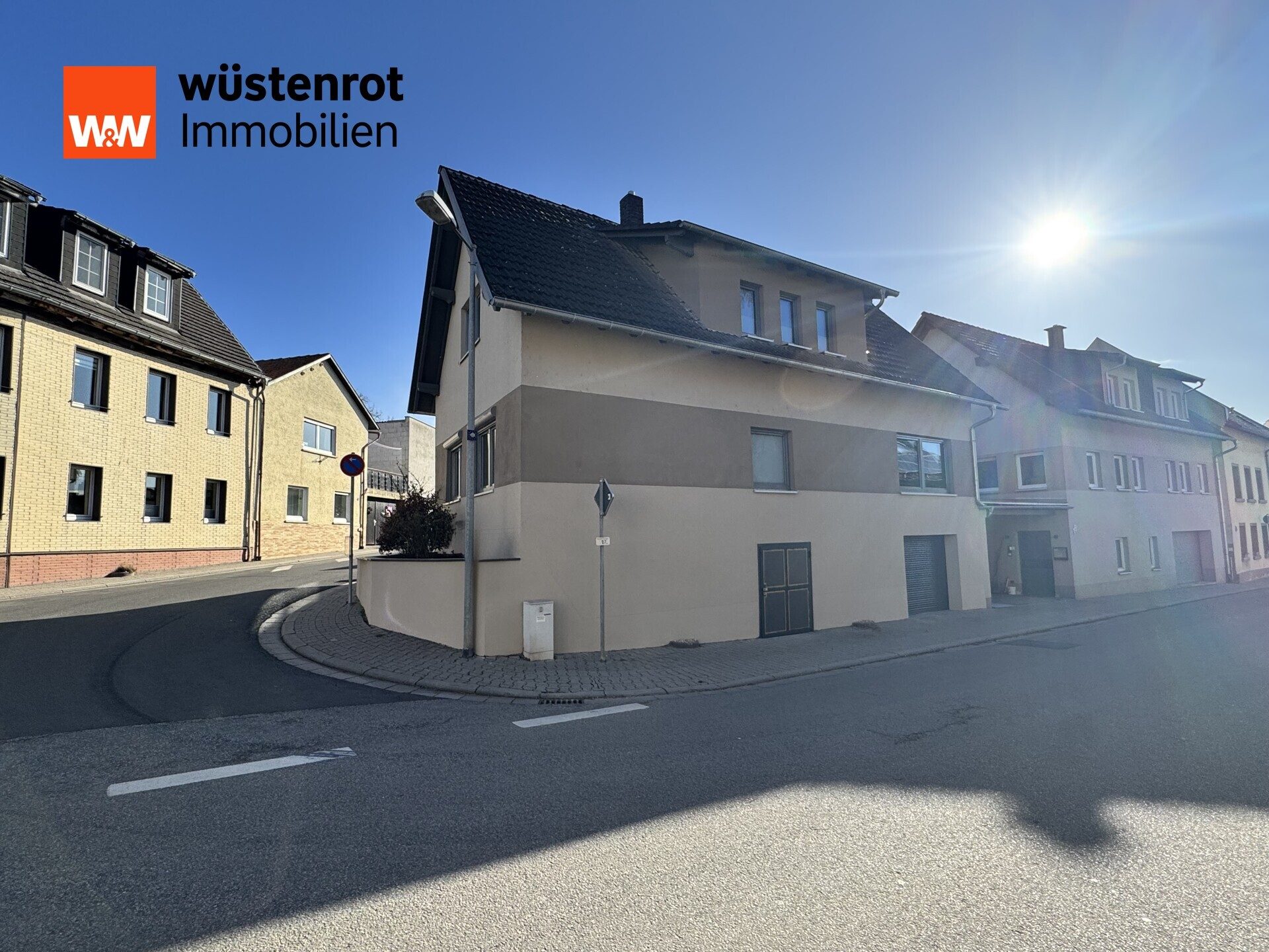 Immobilienangebot - Framersheim - Alle - +++FRAMERSHEIM: KELLERSTR.: KOMPLETT MODERNISIERTES EINFAMILEINHAUS MIT TERRASSE (OHNE GARTEN)+++