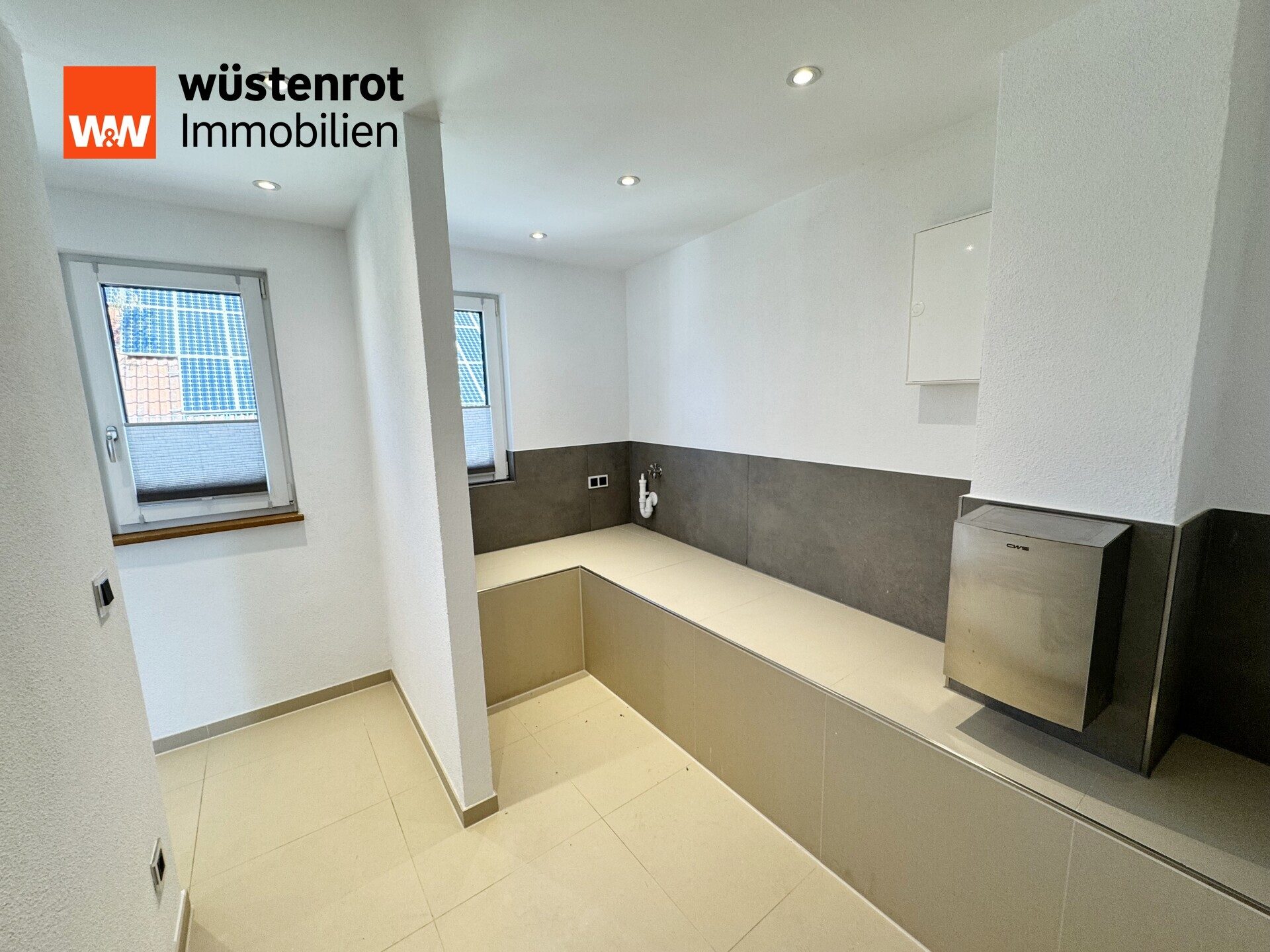 Immobilienangebot - Framersheim - Alle - +++FRAMERSHEIM: KELLERSTR.: KOMPLETT MODERNISIERTES EINFAMILEINHAUS MIT TERRASSE (OHNE GARTEN)+++