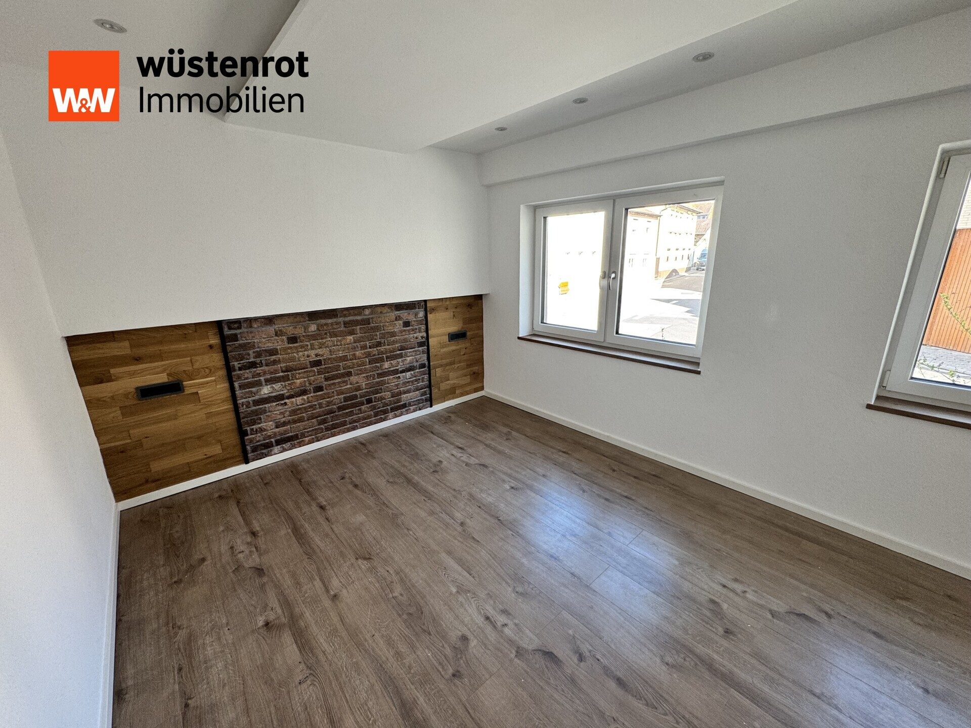 Immobilienangebot - Framersheim - Alle - +++FRAMERSHEIM: KELLERSTR.: KOMPLETT MODERNISIERTES EINFAMILEINHAUS MIT TERRASSE (OHNE GARTEN)+++
