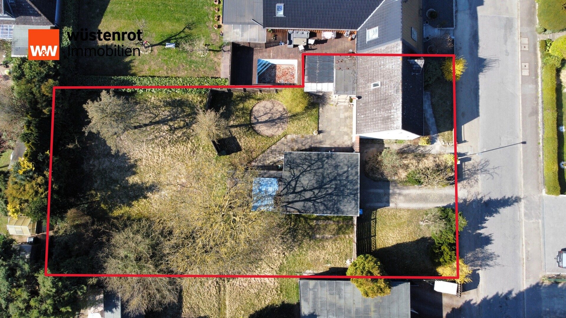 Immobilienangebot - Lübeck - Alle - Großzügiges Grundstück mit Entwicklungspotenzial – kleine Doppelhaushälfte in Lübeck-Kücknitz