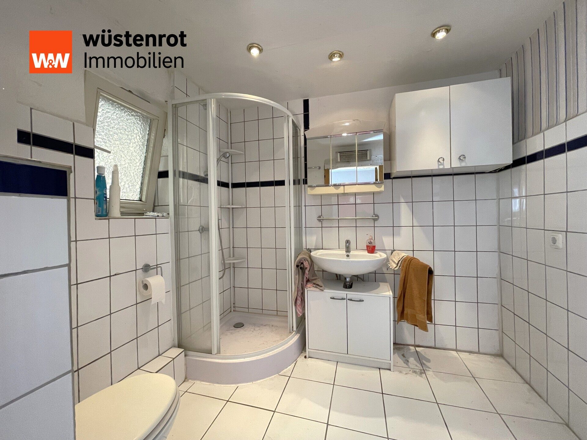Immobilienangebot - Lübeck - Alle - Großzügiges Grundstück mit Entwicklungspotenzial – kleine Doppelhaushälfte in Lübeck-Kücknitz