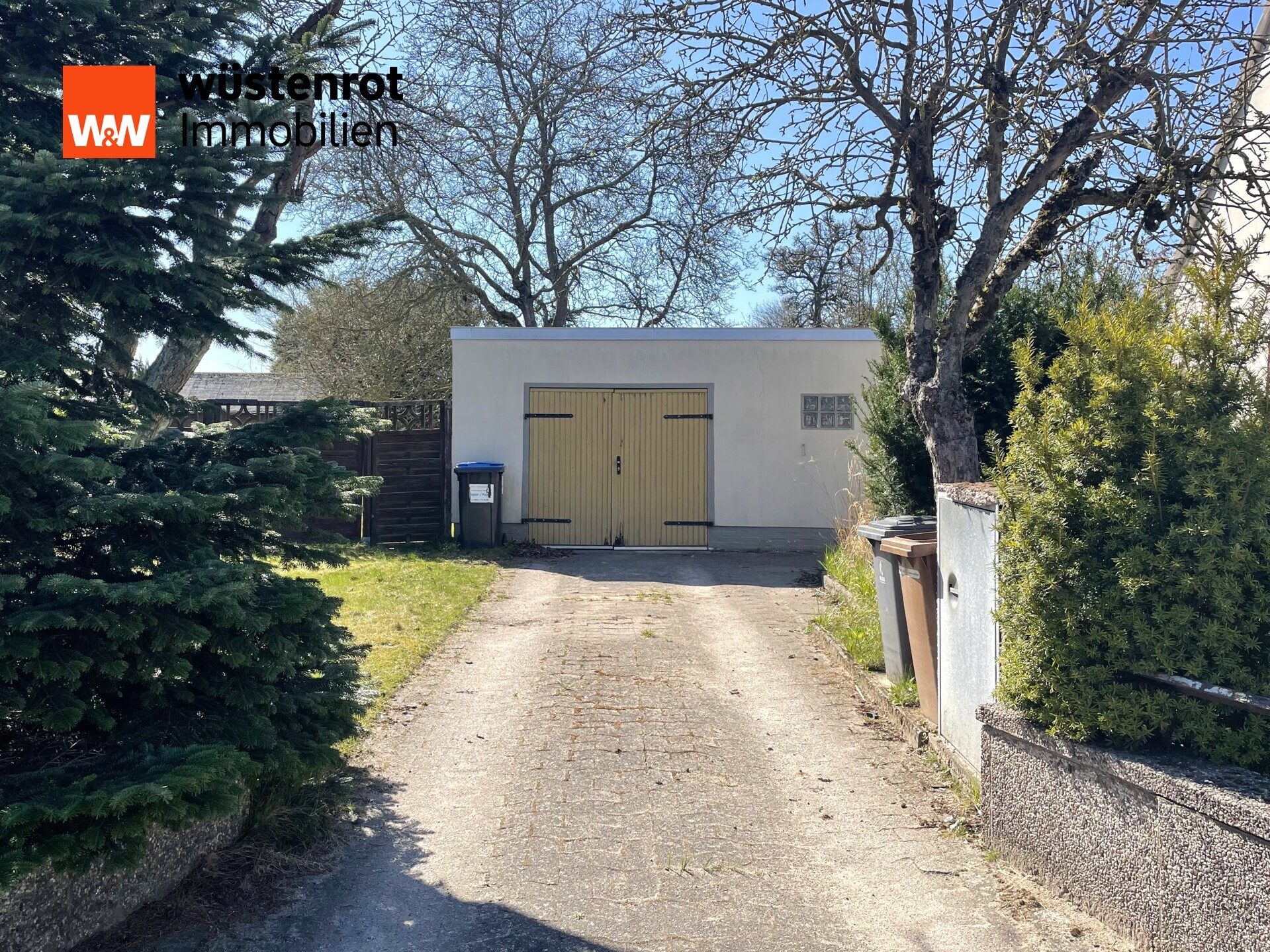 Immobilienangebot - Lübeck - Alle - Großzügiges Grundstück mit Entwicklungspotenzial – kleine Doppelhaushälfte in Lübeck-Kücknitz