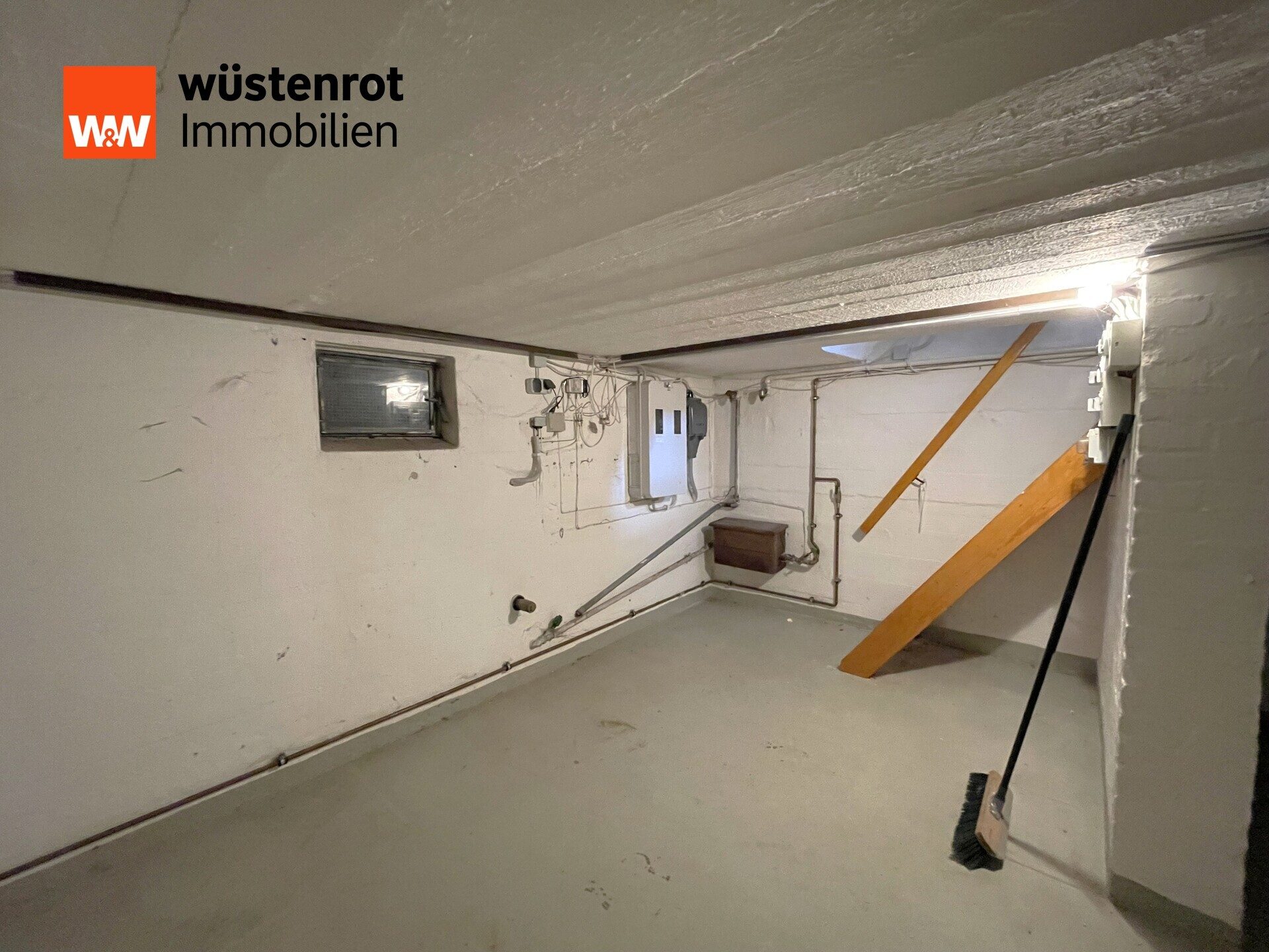 Immobilienangebot - Lübeck - Alle - Großzügiges Grundstück mit Entwicklungspotenzial – kleine Doppelhaushälfte in Lübeck-Kücknitz