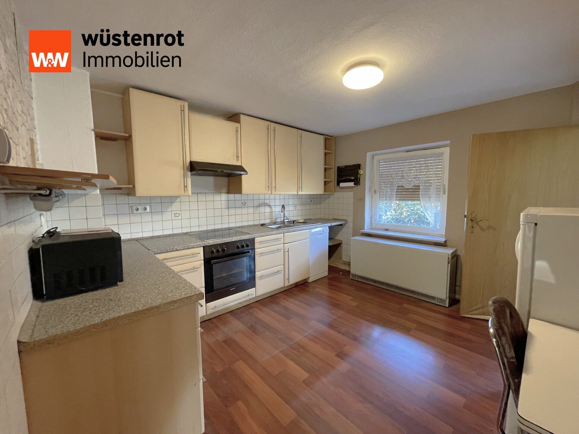 Immobilienangebot - Lübeck - Alle - Großzügiges Grundstück mit Entwicklungspotenzial – kleine Doppelhaushälfte in Lübeck-Kücknitz