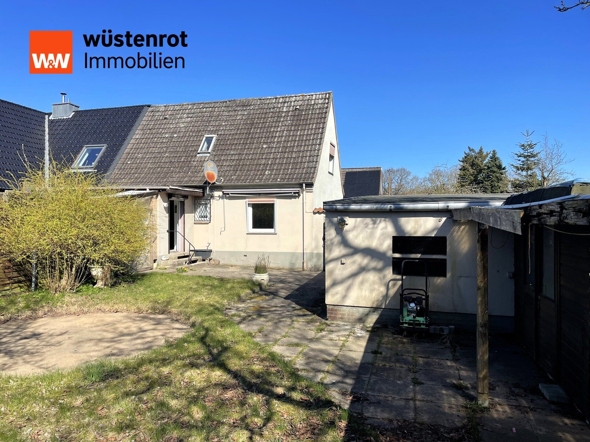 Immobilienangebot - Lübeck - Alle - Großzügiges Grundstück mit Entwicklungspotenzial – kleine Doppelhaushälfte in Lübeck-Kücknitz