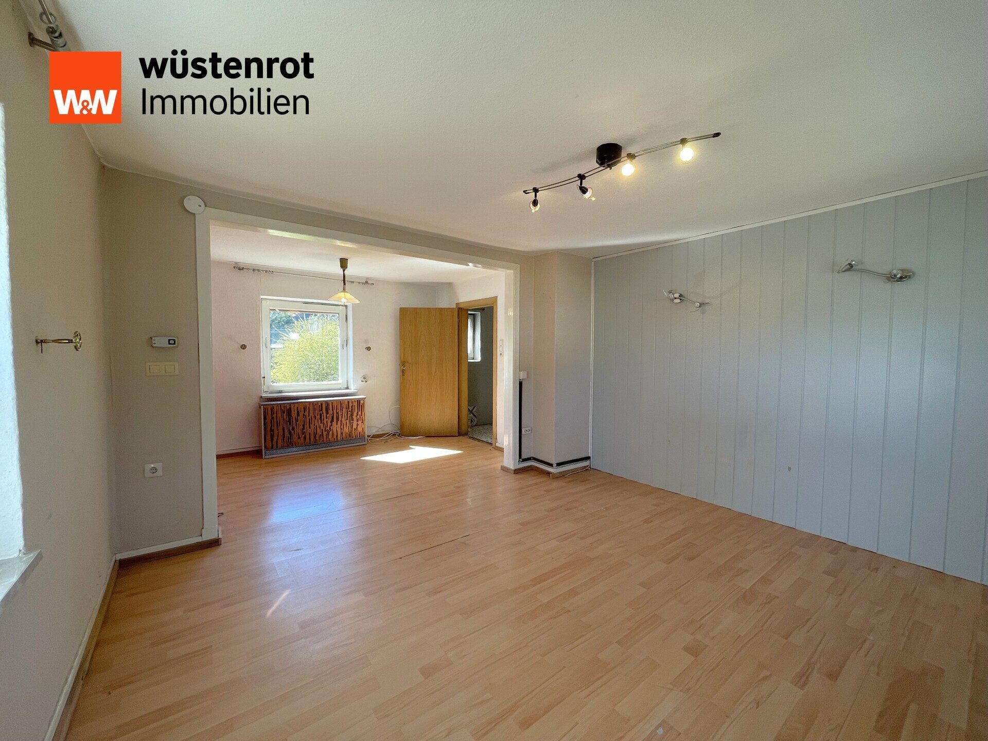 Immobilienangebot - Lübeck - Alle - Großzügiges Grundstück mit Entwicklungspotenzial – kleine Doppelhaushälfte in Lübeck-Kücknitz