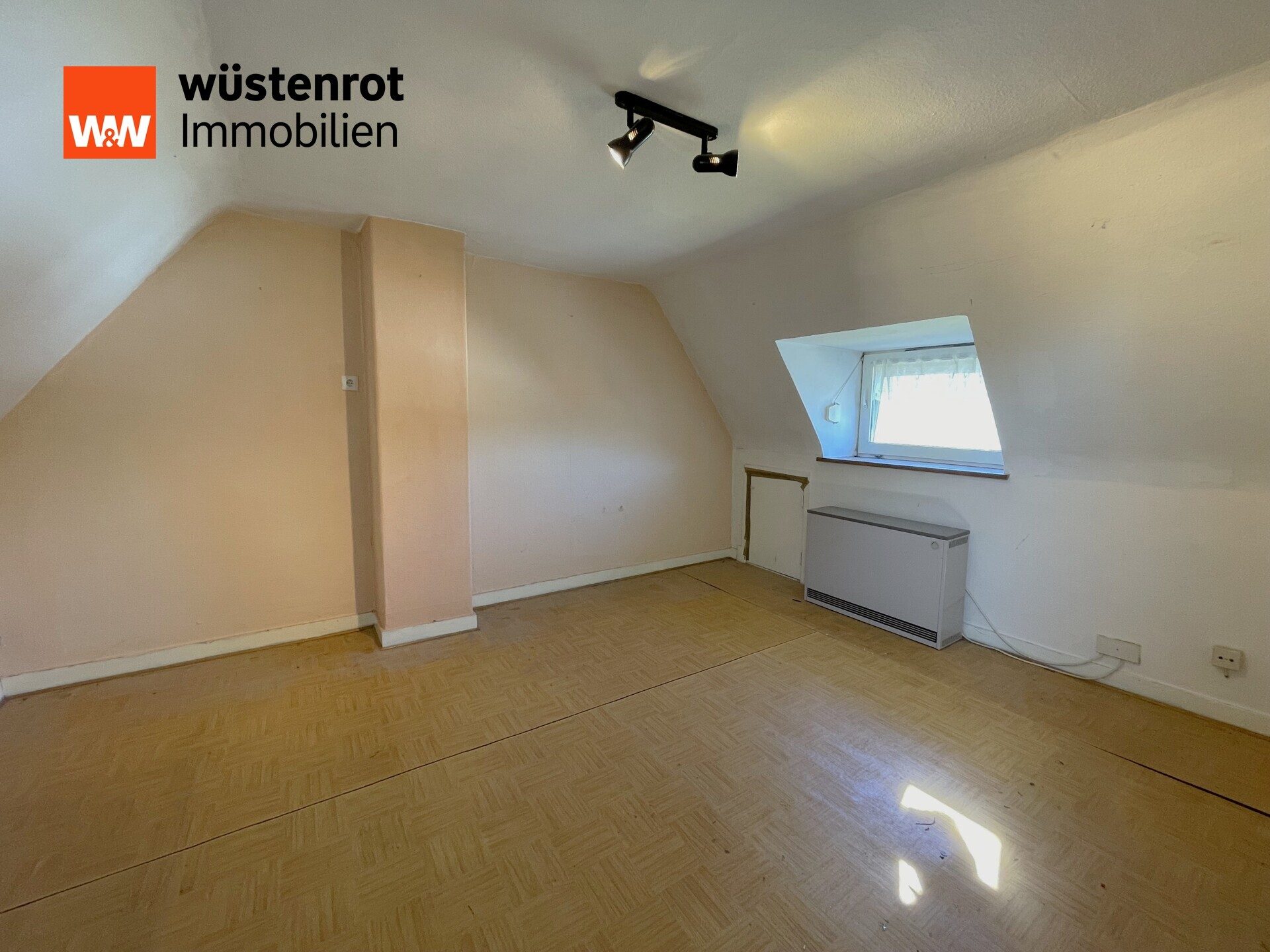 Immobilienangebot - Lübeck - Alle - Großzügiges Grundstück mit Entwicklungspotenzial – kleine Doppelhaushälfte in Lübeck-Kücknitz