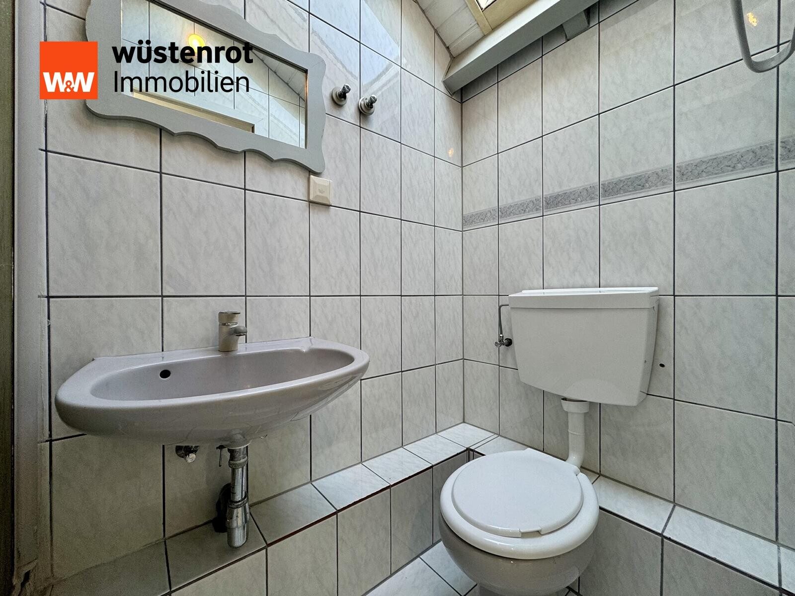 Immobilienangebot - Kelsterbach - Alle - Kelsterbach: Zwei getrennte Objekte auf einem Grundstück. Tradition von 1900 trifft Moderne von 1992