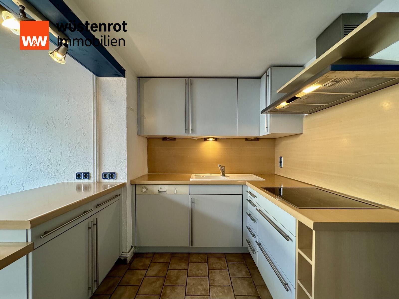 Immobilienangebot - Kelsterbach - Alle - Kelsterbach: Zwei getrennte Objekte auf einem Grundstück. Tradition von 1900 trifft Moderne von 1992
