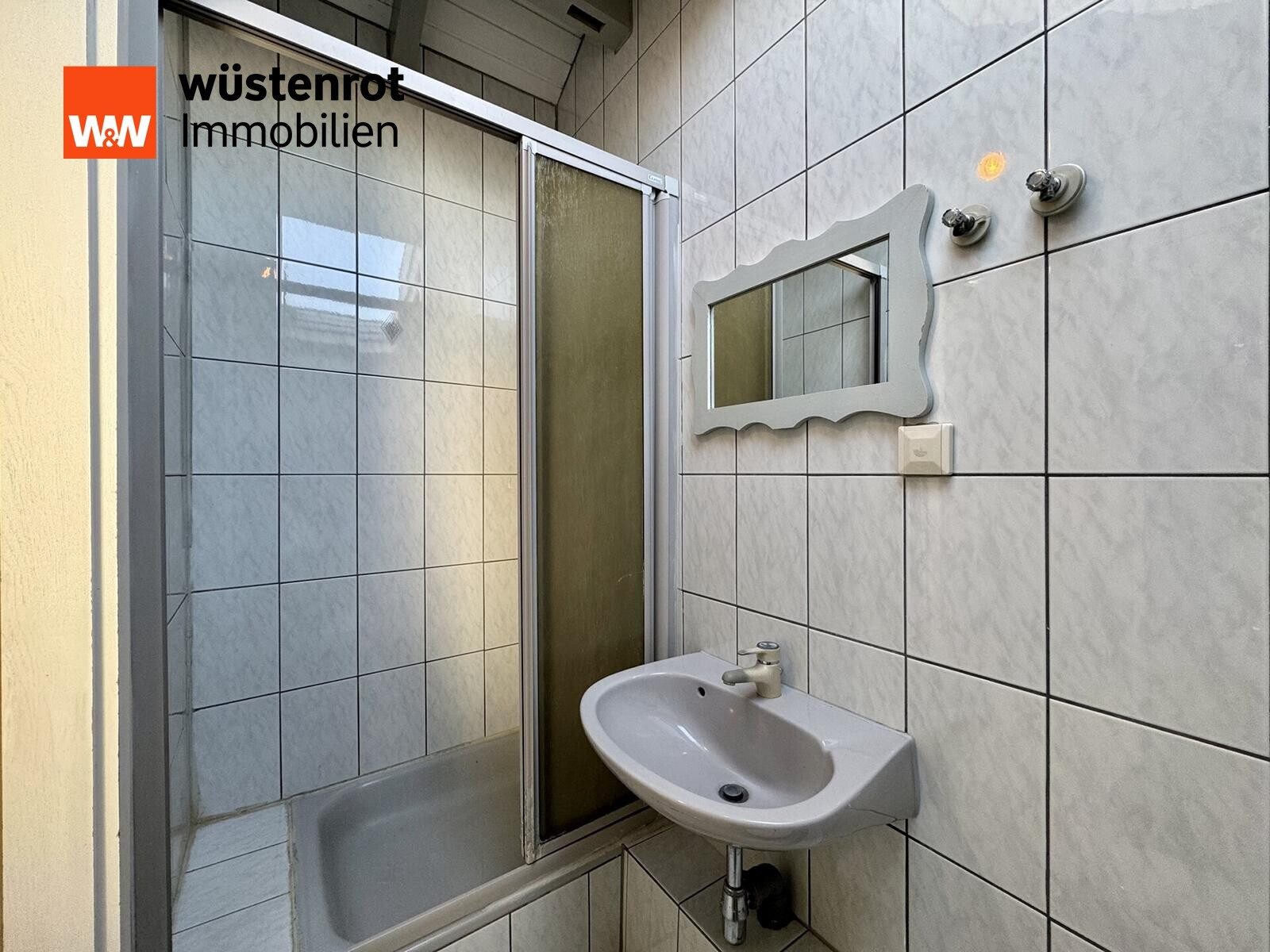 Immobilienangebot - Kelsterbach - Alle - Kelsterbach: Zwei getrennte Objekte auf einem Grundstück. Tradition von 1900 trifft Moderne von 1992
