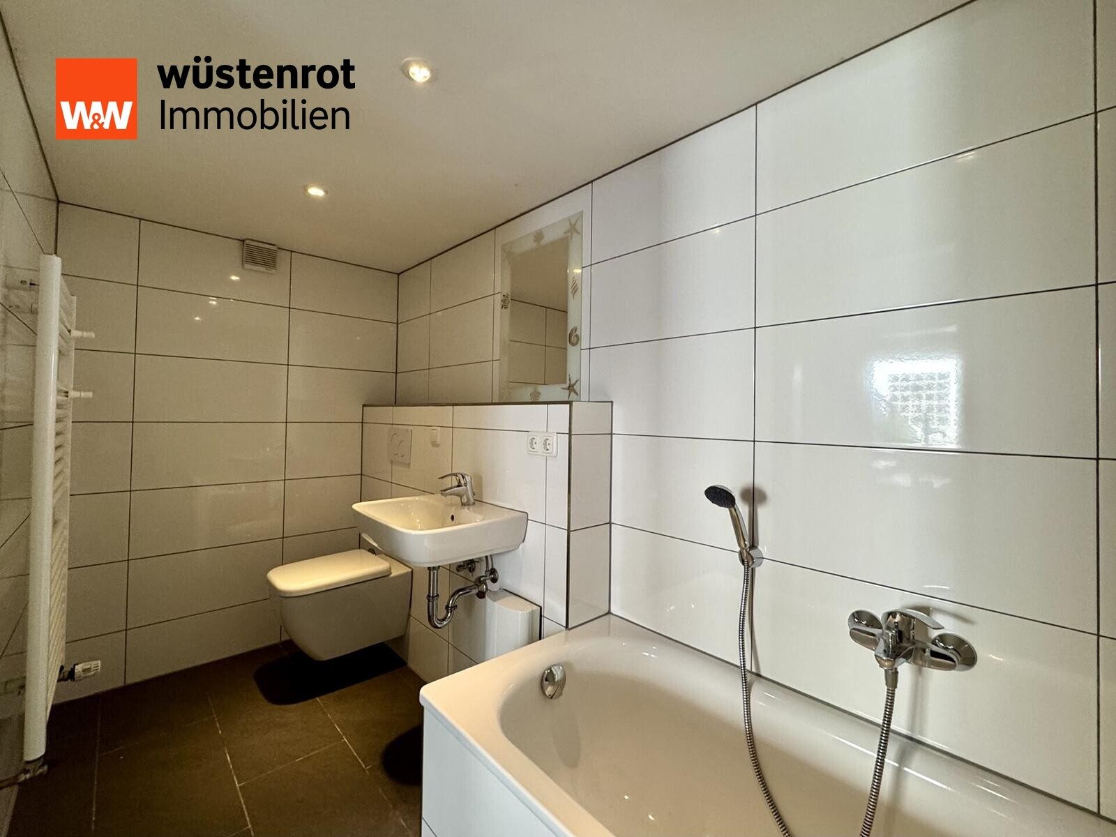 Immobilienangebot - Kelsterbach - Alle - Kelsterbach: Zwei getrennte Objekte auf einem Grundstück. Tradition von 1900 trifft Moderne von 1992