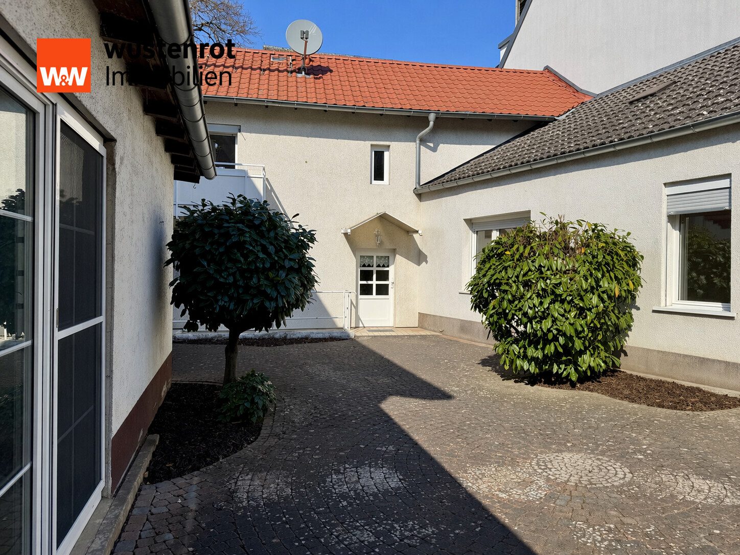 Immobilienangebot - Kelsterbach - Alle - Kelsterbach: Zwei getrennte Objekte auf einem Grundstück. Tradition von 1900 trifft Moderne von 1992