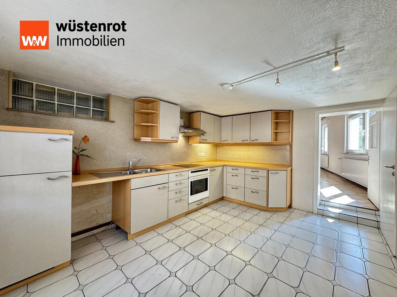 Immobilienangebot - Kelsterbach - Alle - Kelsterbach: Zwei getrennte Objekte auf einem Grundstück. Tradition von 1900 trifft Moderne von 1992