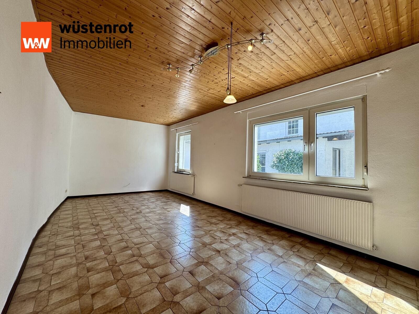 Immobilienangebot - Kelsterbach - Alle - Kelsterbach: Zwei getrennte Objekte auf einem Grundstück. Tradition von 1900 trifft Moderne von 1992