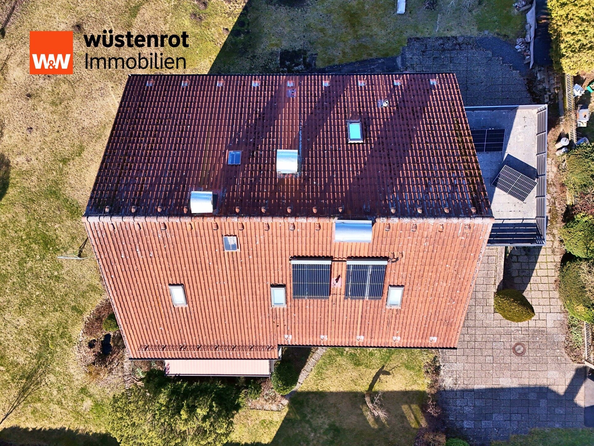 Immobilienangebot - Pechbrunn - Alle - Gepflegtes und modernes Zweifamilienhaus mit großem Garten in ruhiger Lage wartet auf Sie!