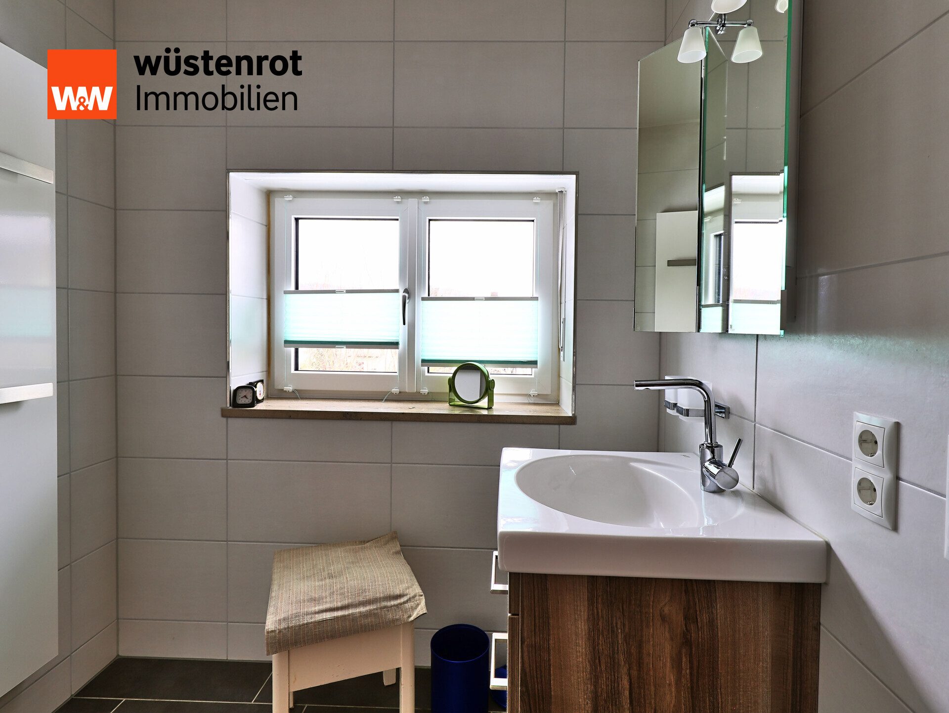 Immobilienangebot - Pechbrunn - Alle - Gepflegtes und modernes Zweifamilienhaus mit großem Garten in ruhiger Lage wartet auf Sie!