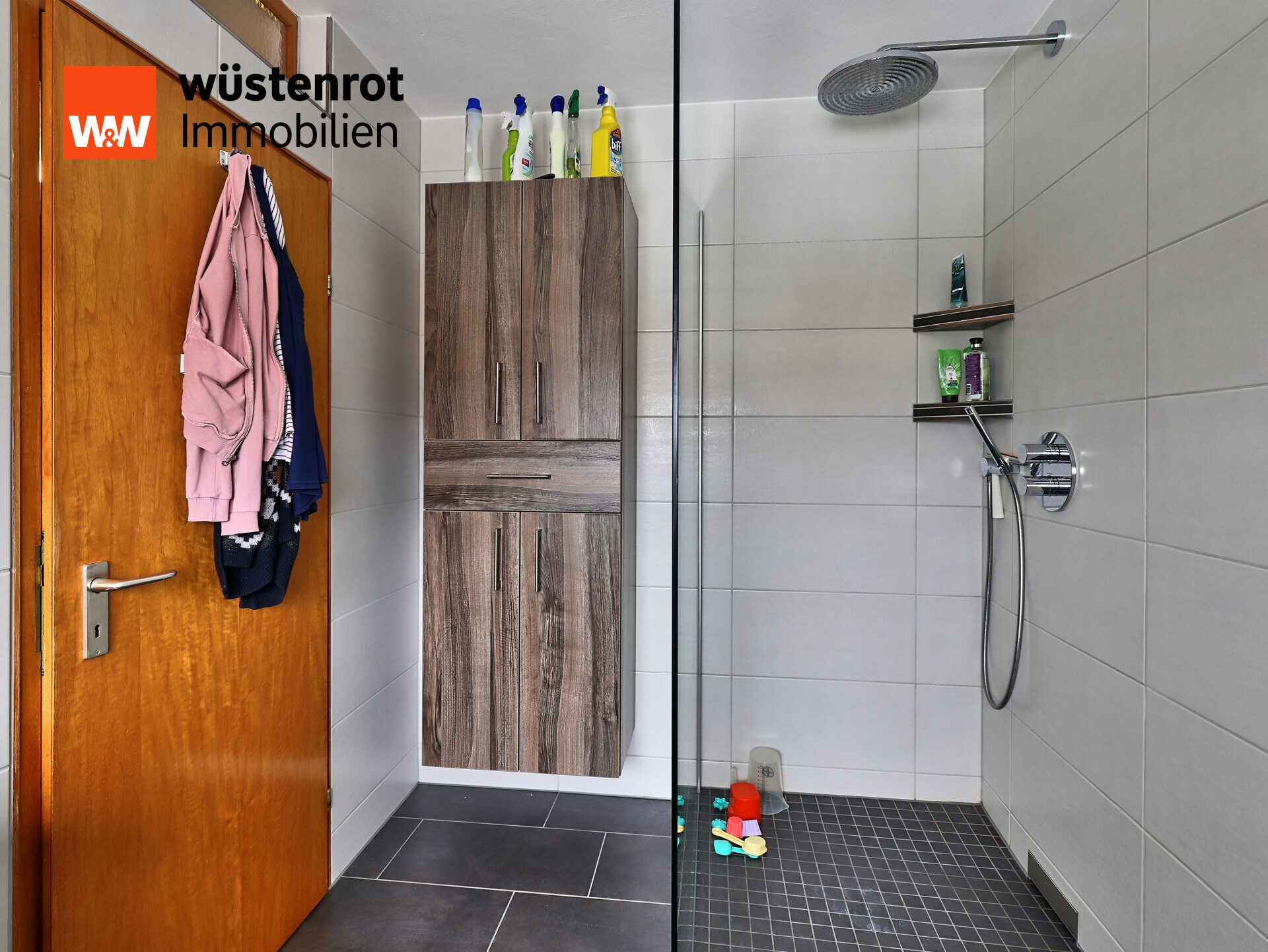 Immobilienangebot - Pechbrunn - Alle - Gepflegtes und modernes Zweifamilienhaus mit großem Garten in ruhiger Lage wartet auf Sie!