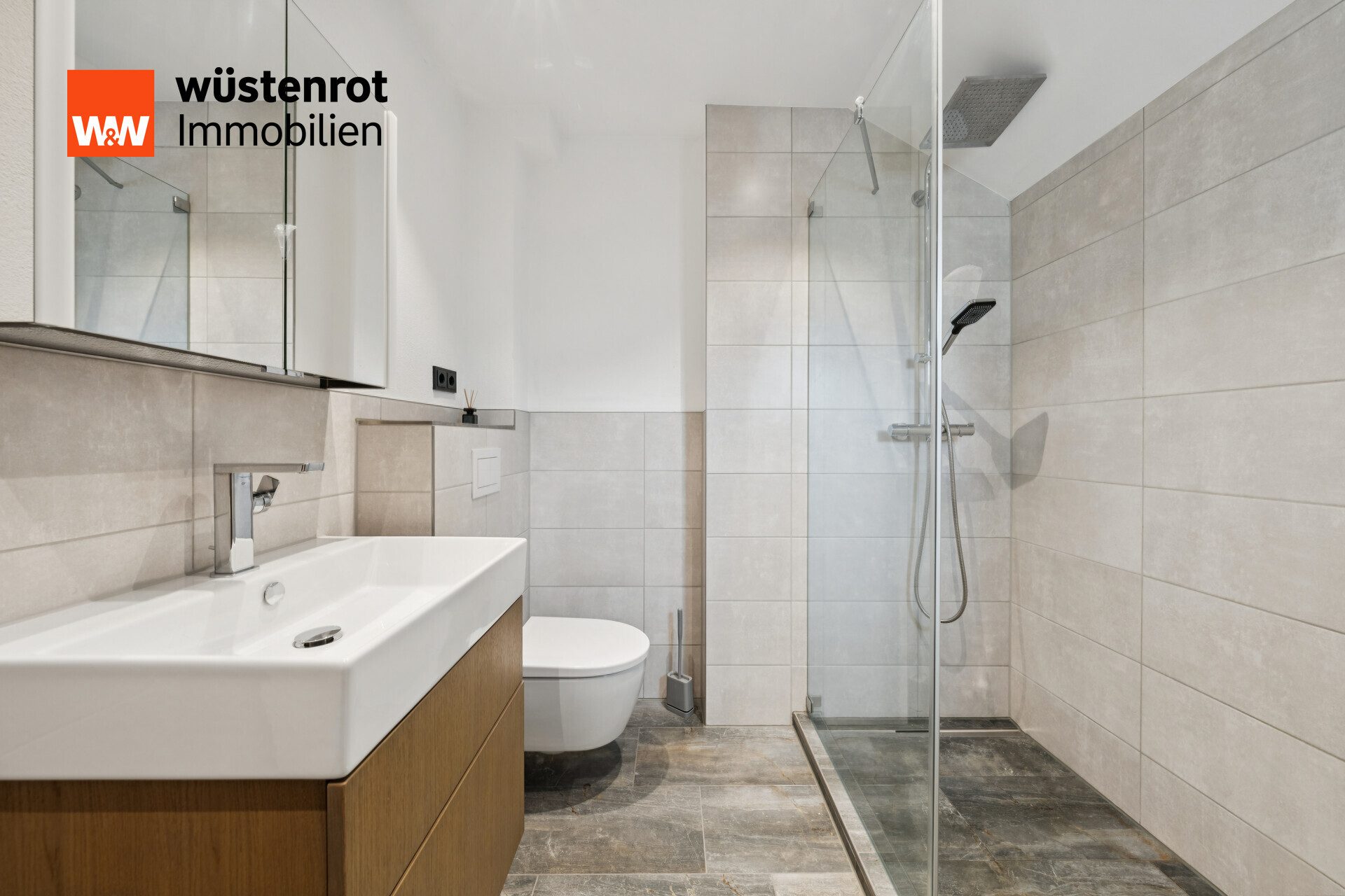 Immobilienangebot - Mainaschaff - Alle - Teilsanierte Doppelhaushälfte mit Ausbaupotenzial in ruhiger, zentraler Lage