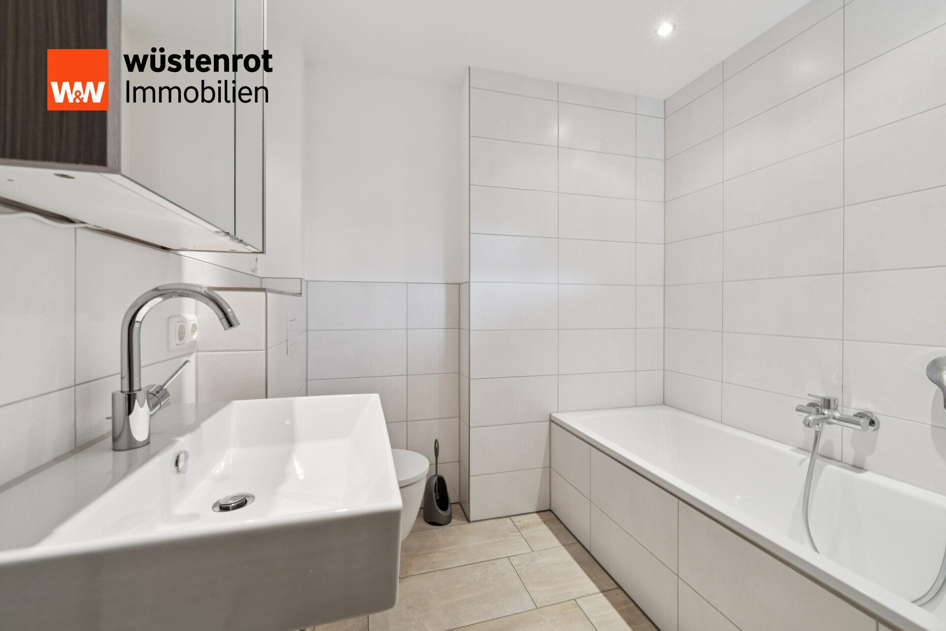 Immobilienangebot - Mainaschaff - Alle - Teilsanierte Doppelhaushälfte mit Ausbaupotenzial in ruhiger, zentraler Lage